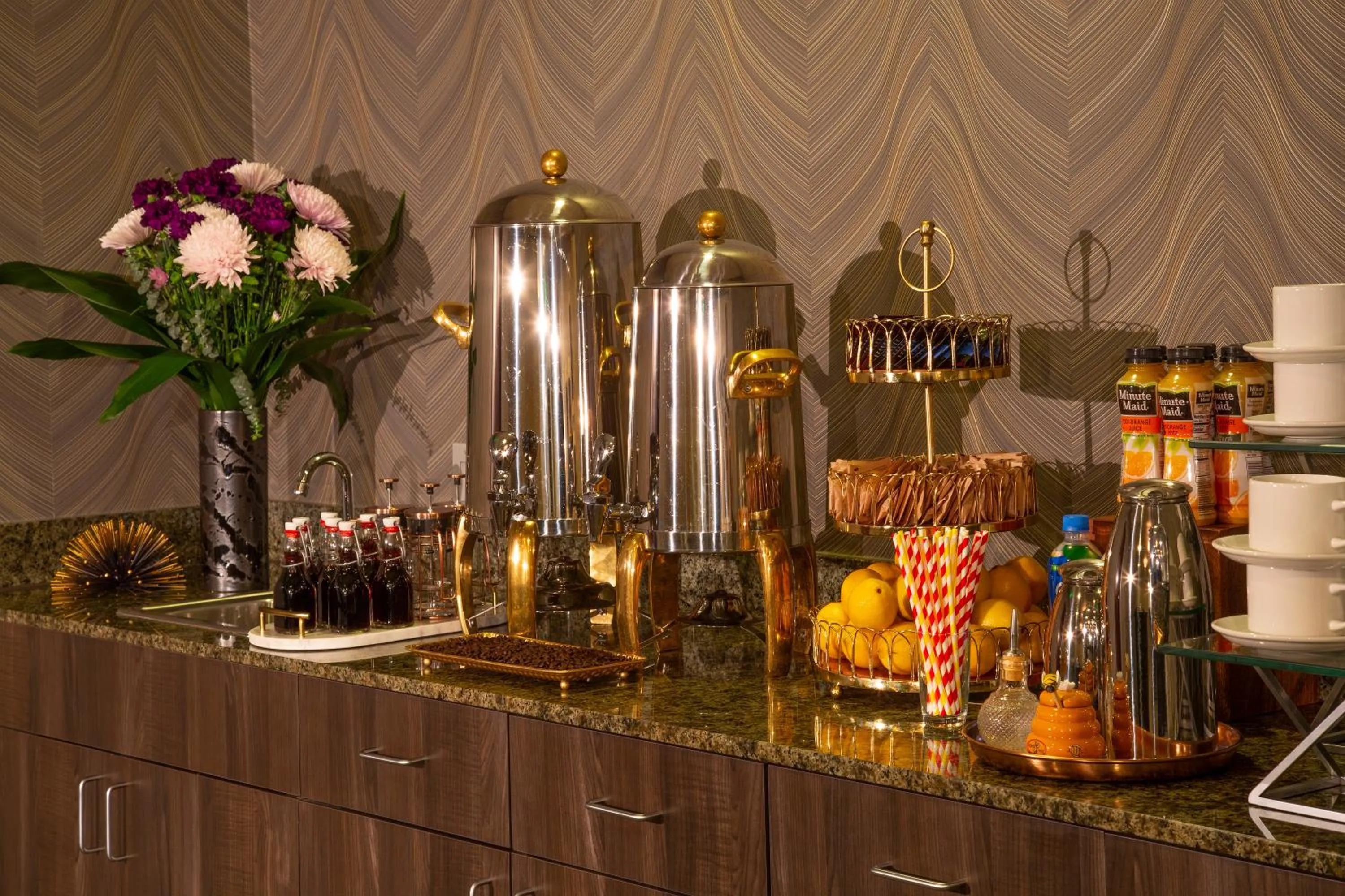 Food and drinks in Silver Cloud Hotel - Seattle Broadway