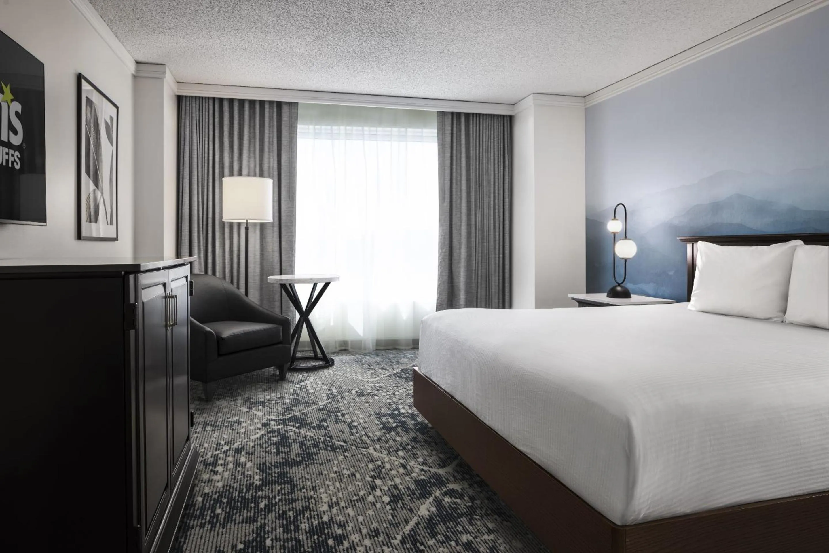 Bedroom, Bed in Harrah's Council Bluffs, A Caesars Destination