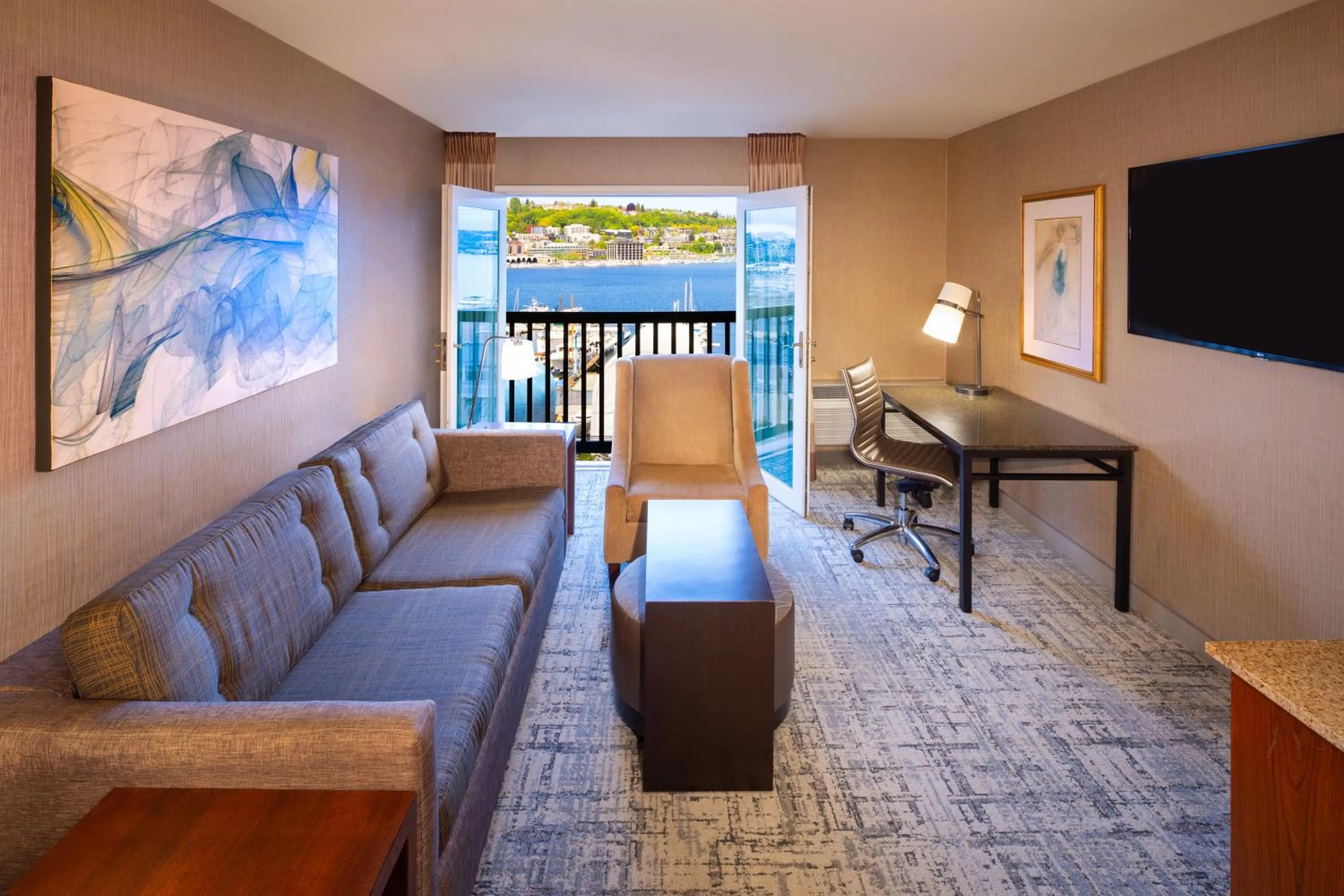 TV and multimedia in Silver Cloud Hotel - Seattle Lake Union