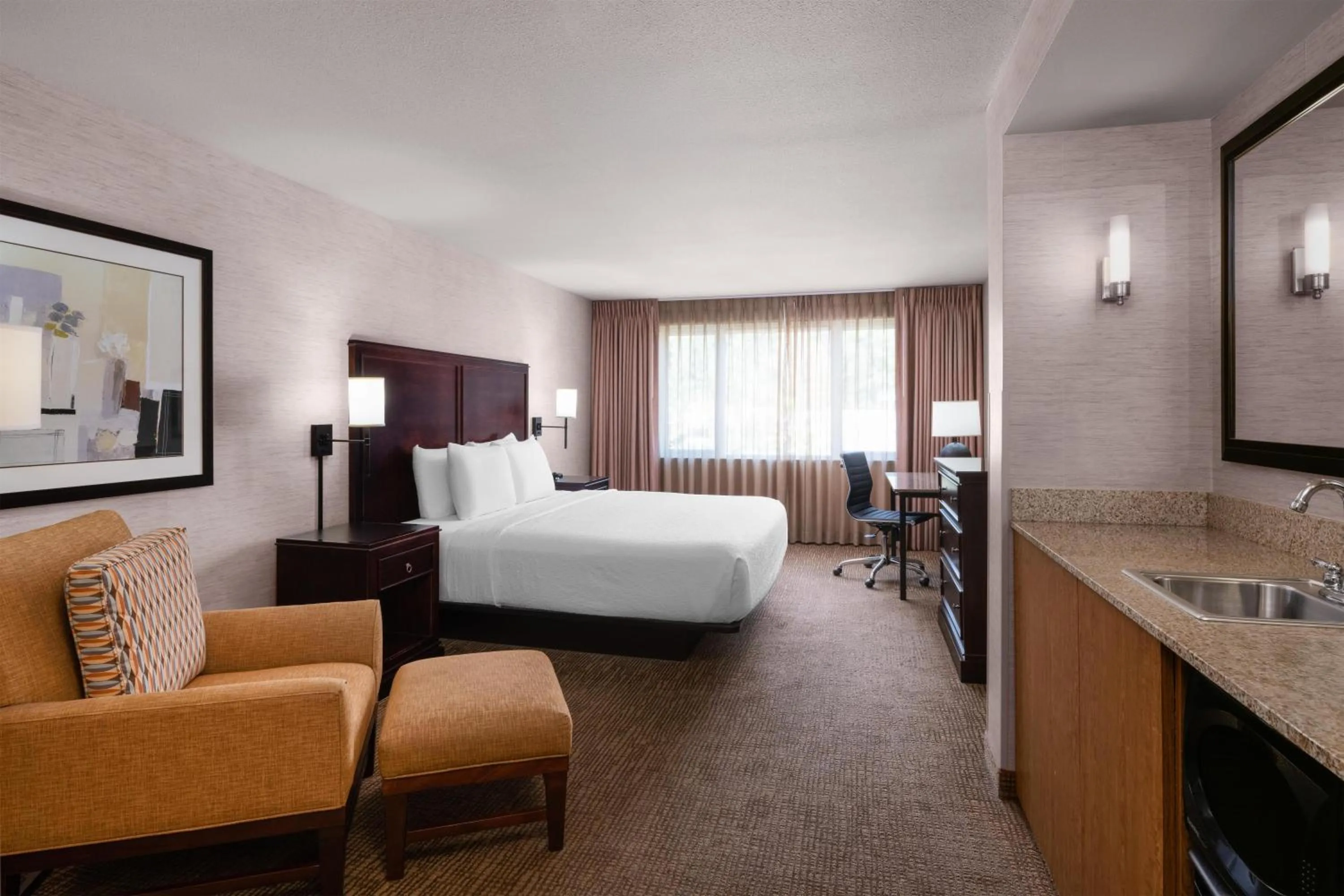 Bedroom, Bed in Eastgate Hotel - BW Signature Collection