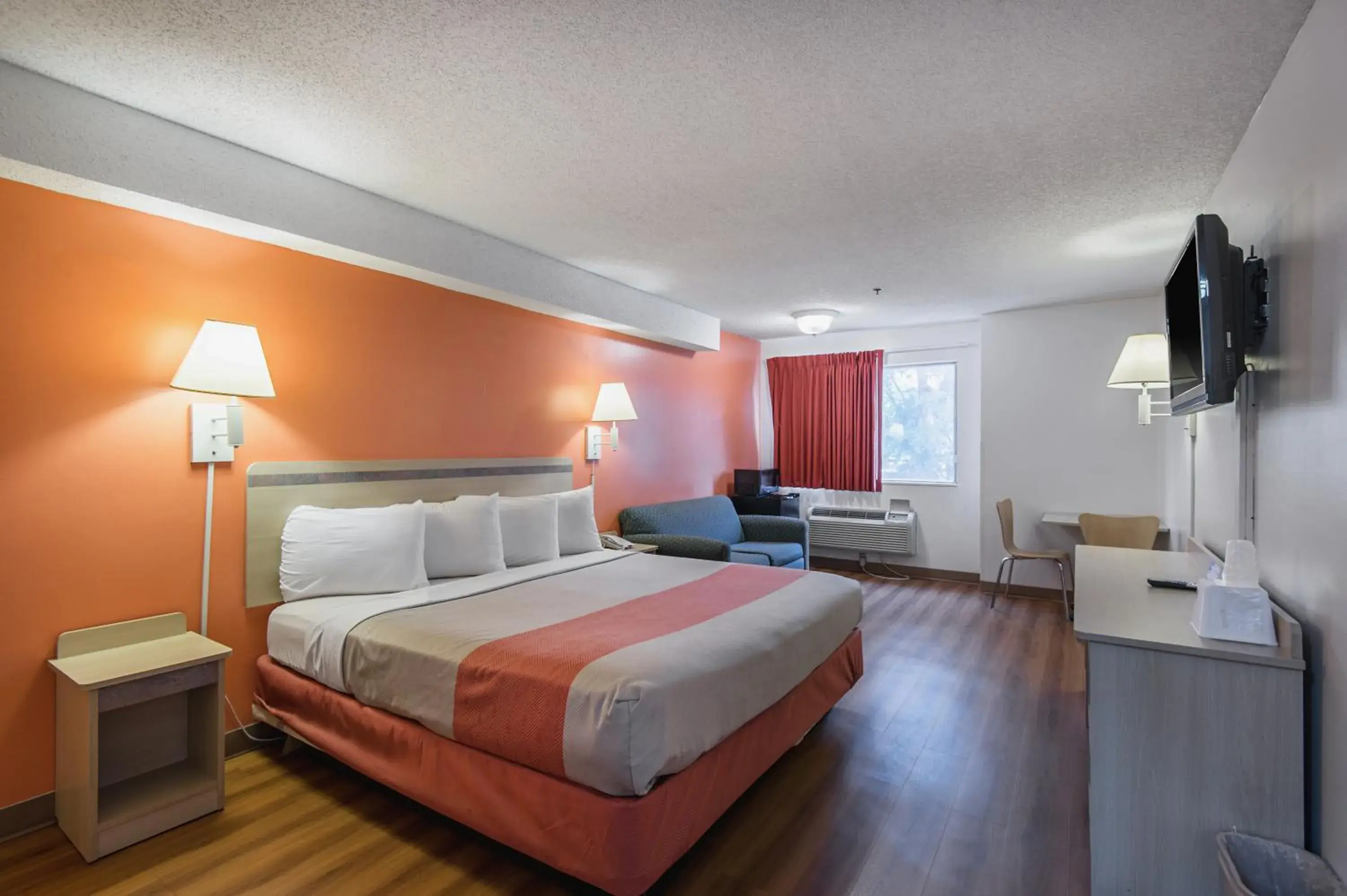 Bed in Motel 6-Lawrence, KS Bed in Motel 6-Lawrence, KS