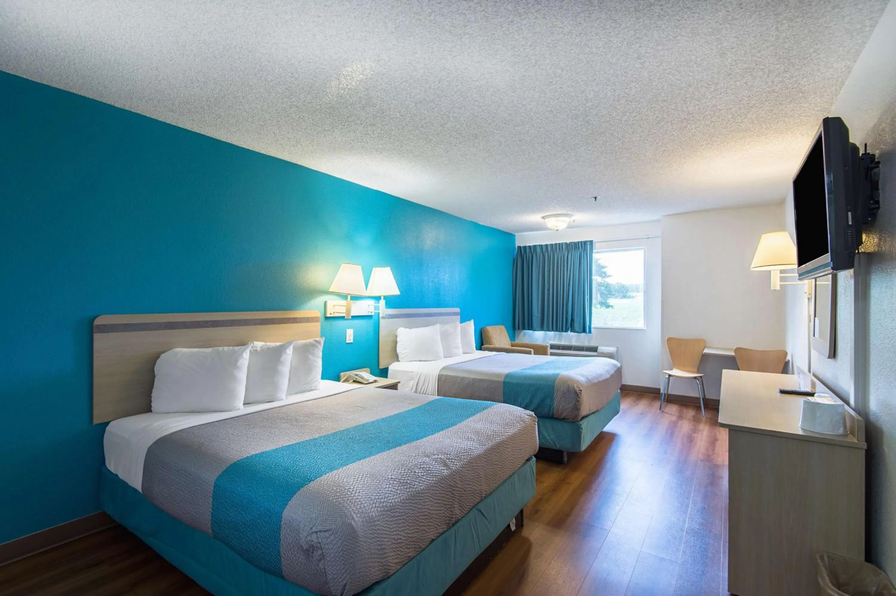 Photo of the whole room, Bed in Motel 6-Lawrence, KS