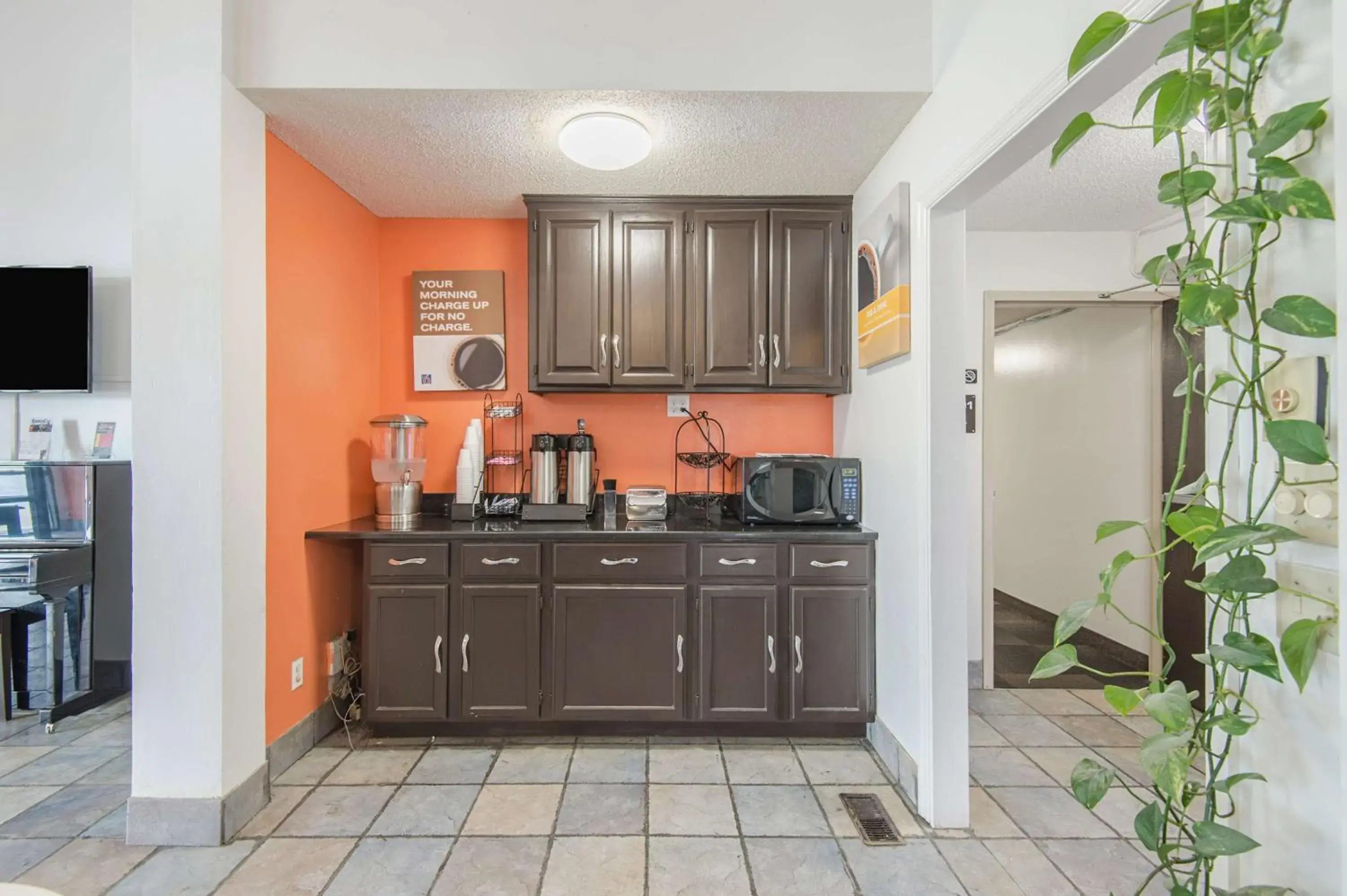 Restaurant/places to eat in Motel 6-Lawrence, KS Restaurant/places to eat in Motel 6-Lawrence, KS