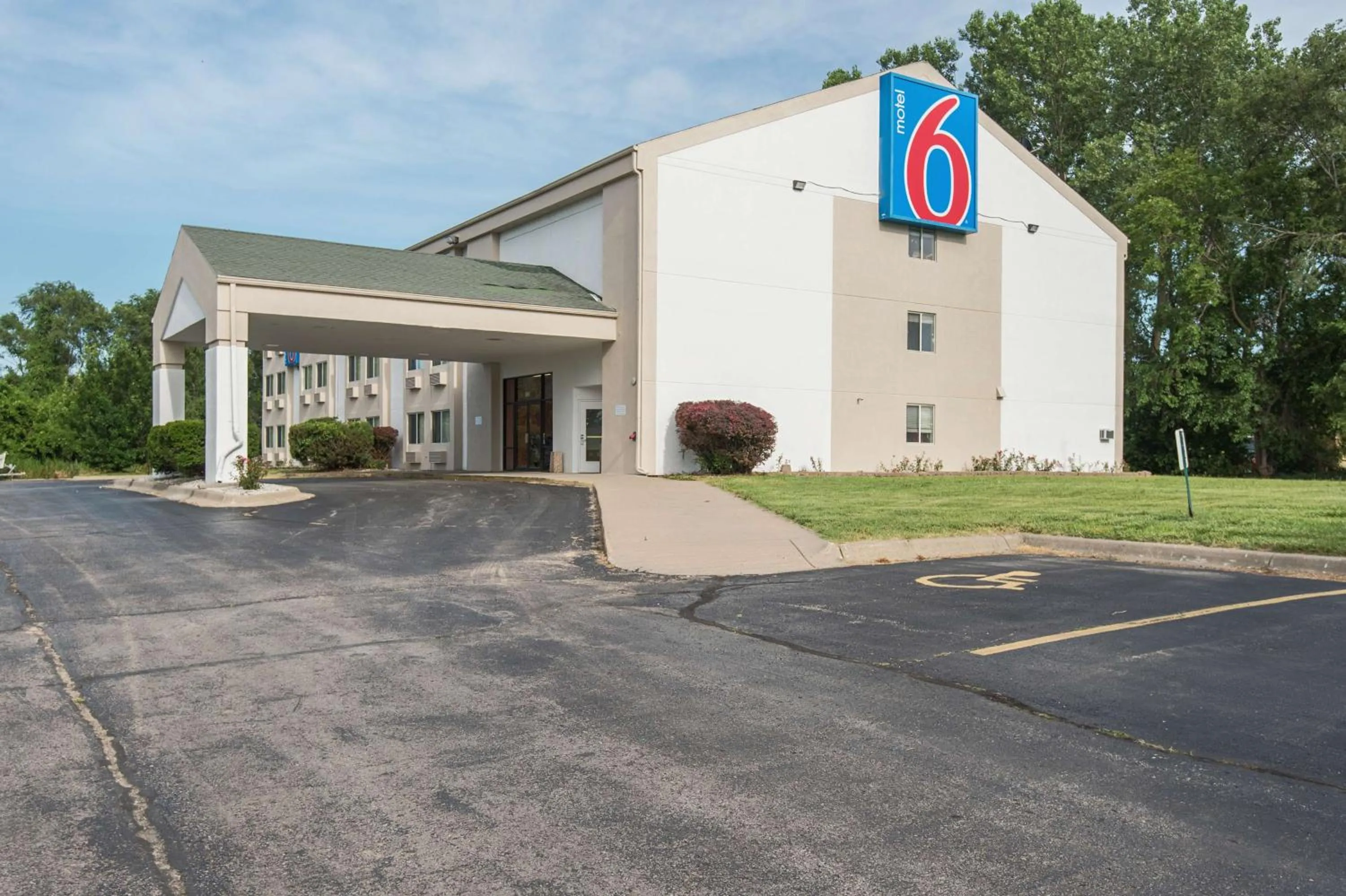 Property building in Motel 6-Lawrence, KS