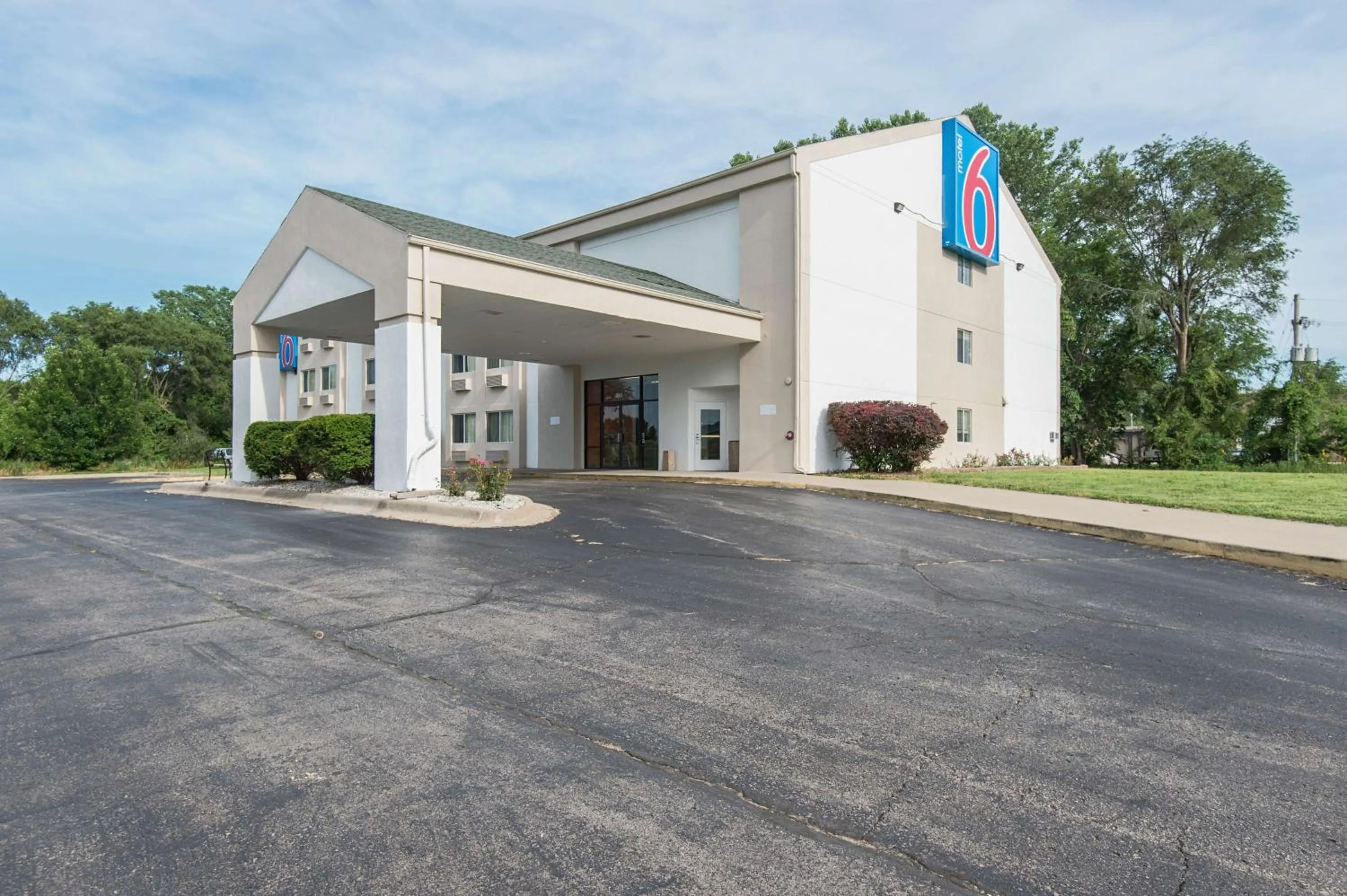 Property building in Motel 6-Lawrence, KS
