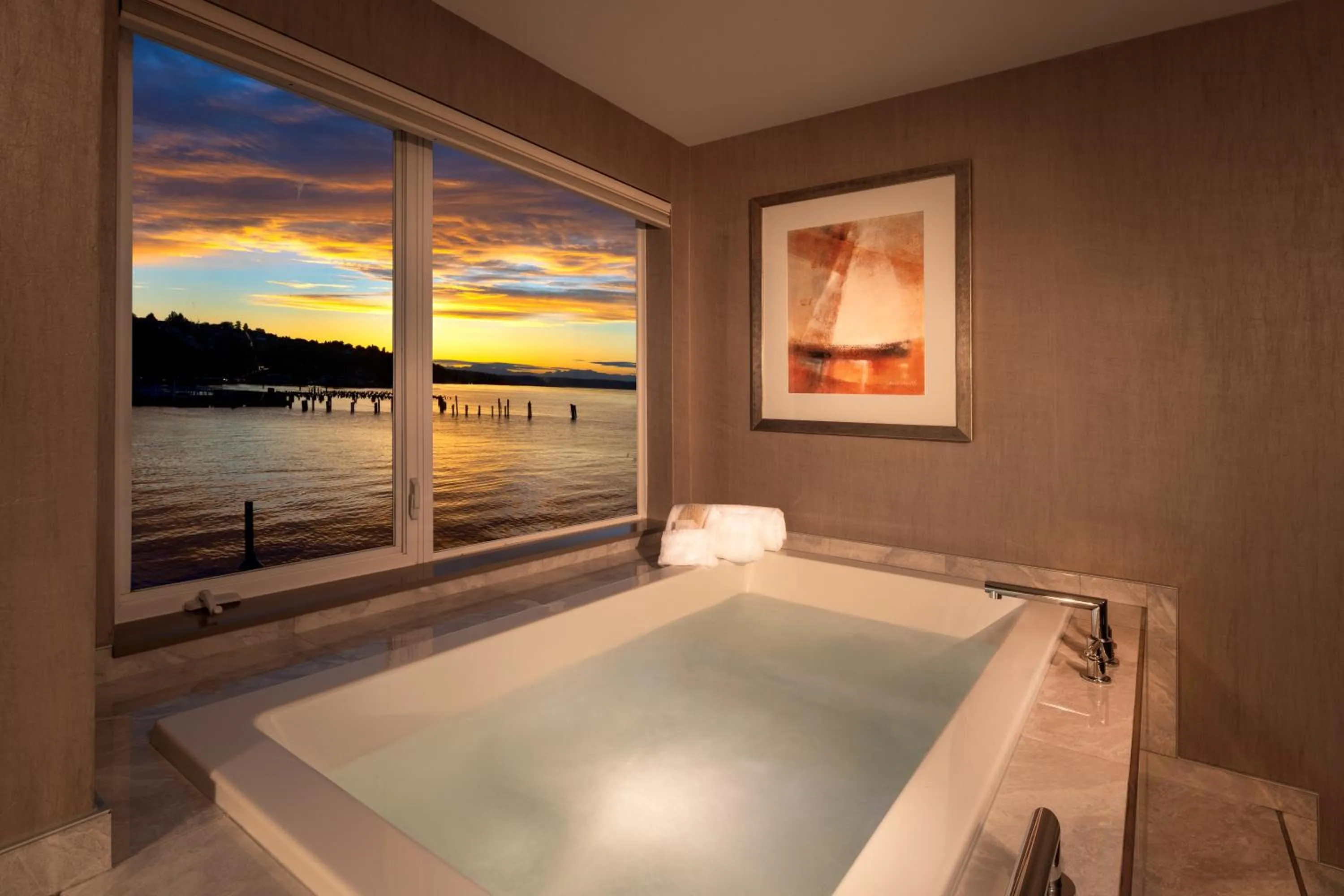 Hot Tub in Silver Cloud Hotel Tacoma Waterfront