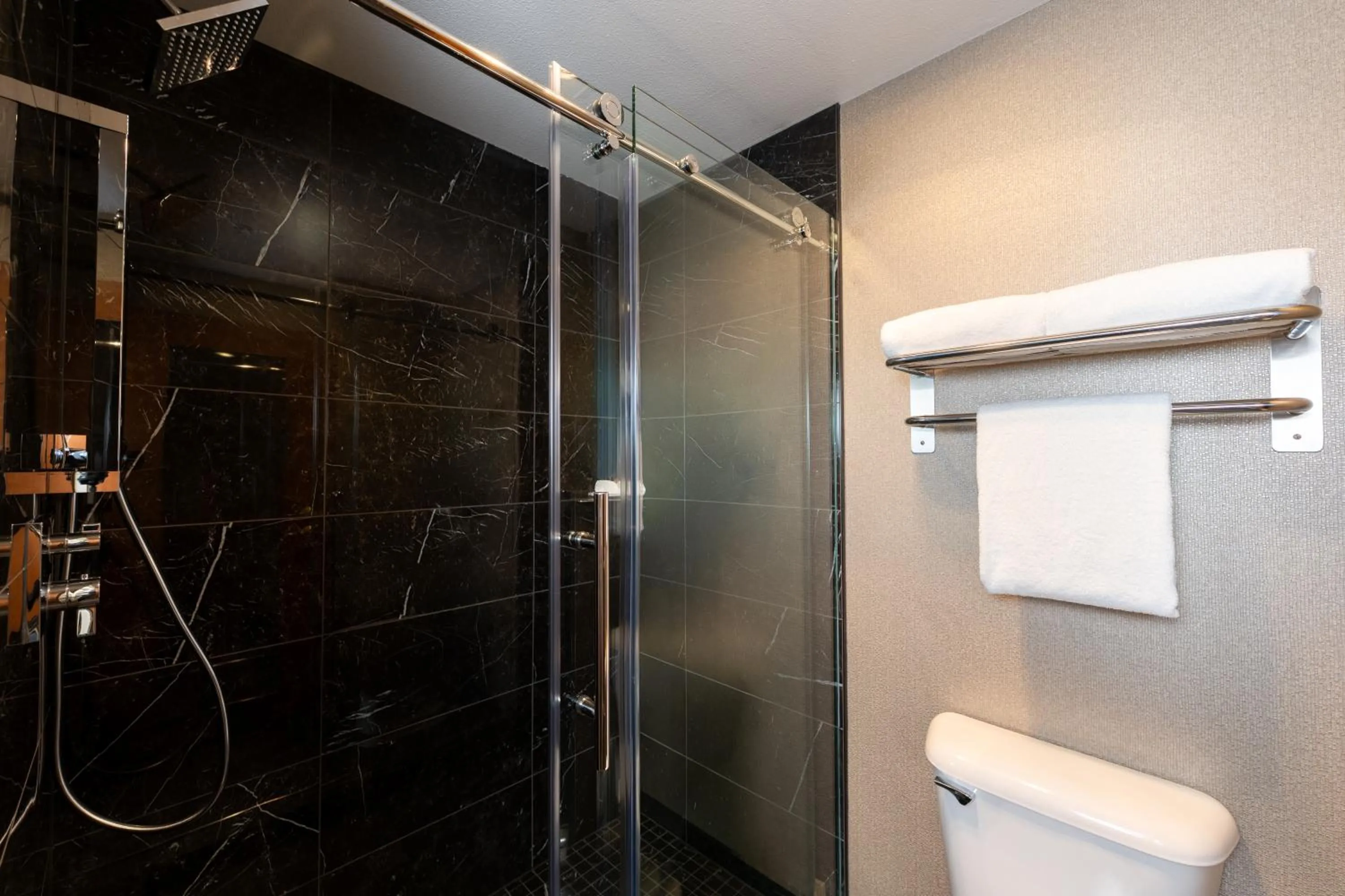 Shower in Silver Cloud Hotel - Mukilteo Waterfront