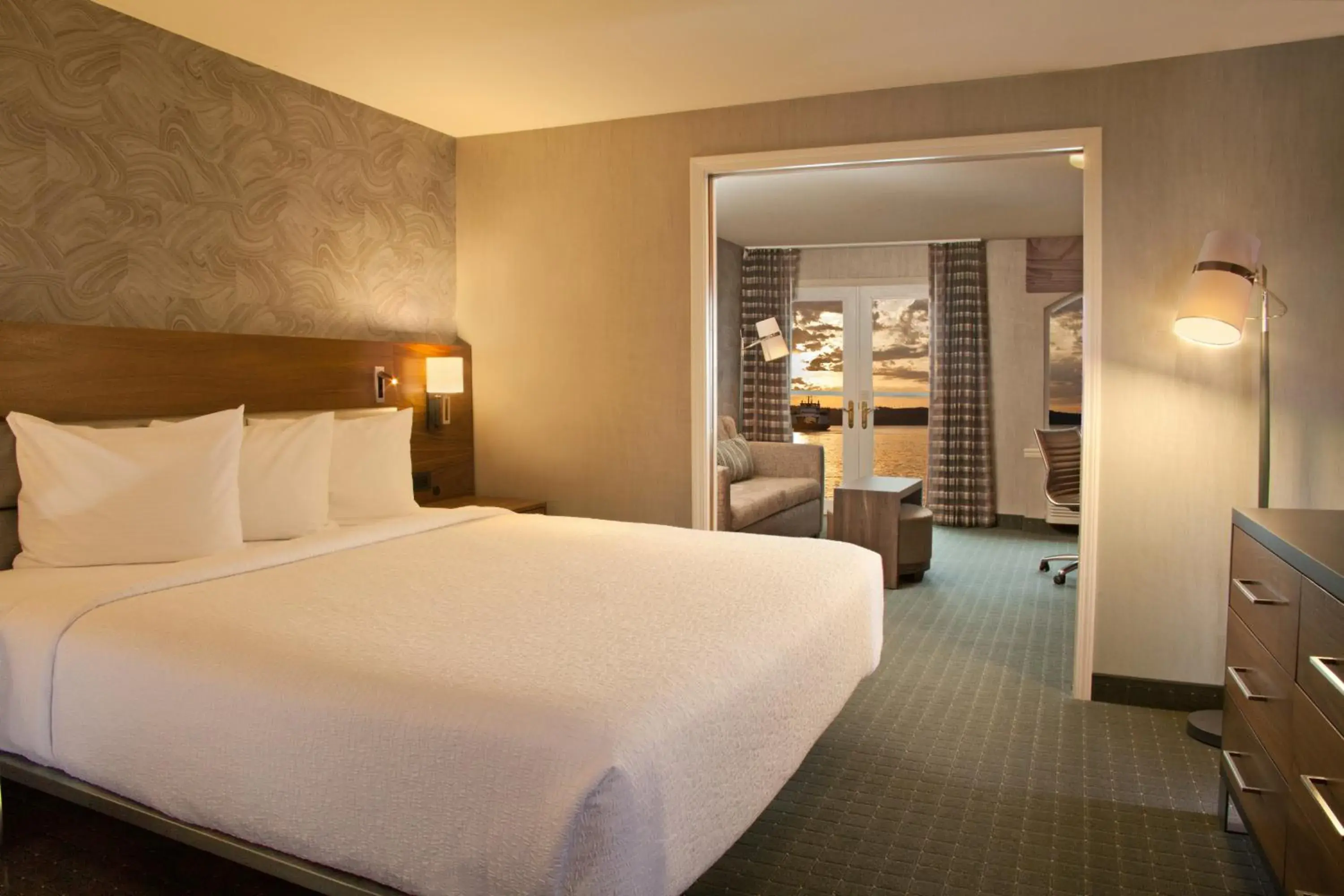 King Suite with Water View in Silver Cloud Hotel - Mukilteo Waterfront King Suite with Water View in Silver Cloud Hotel - Mukilteo Waterfront