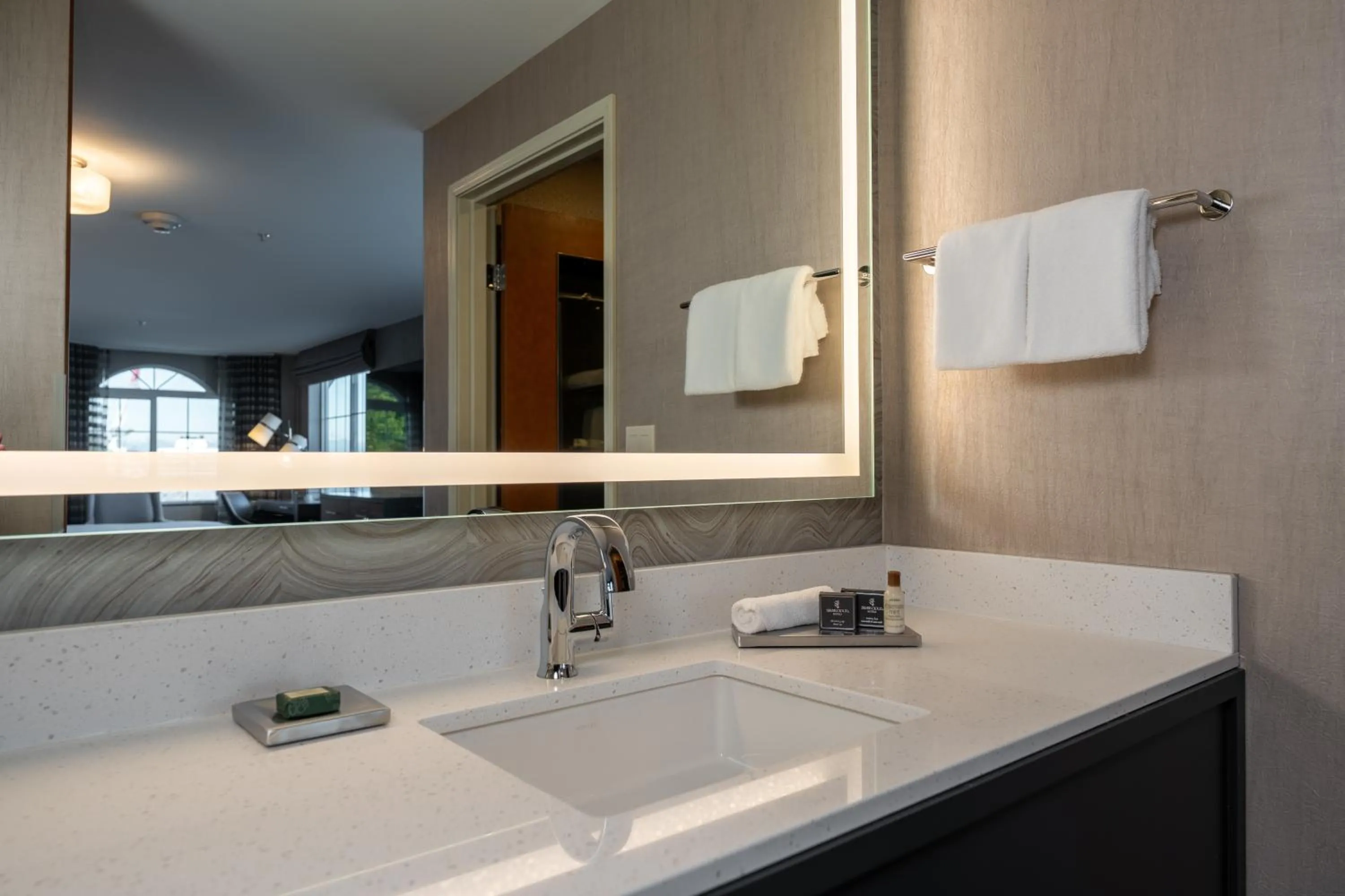 Bathroom in Silver Cloud Hotel - Mukilteo Waterfront