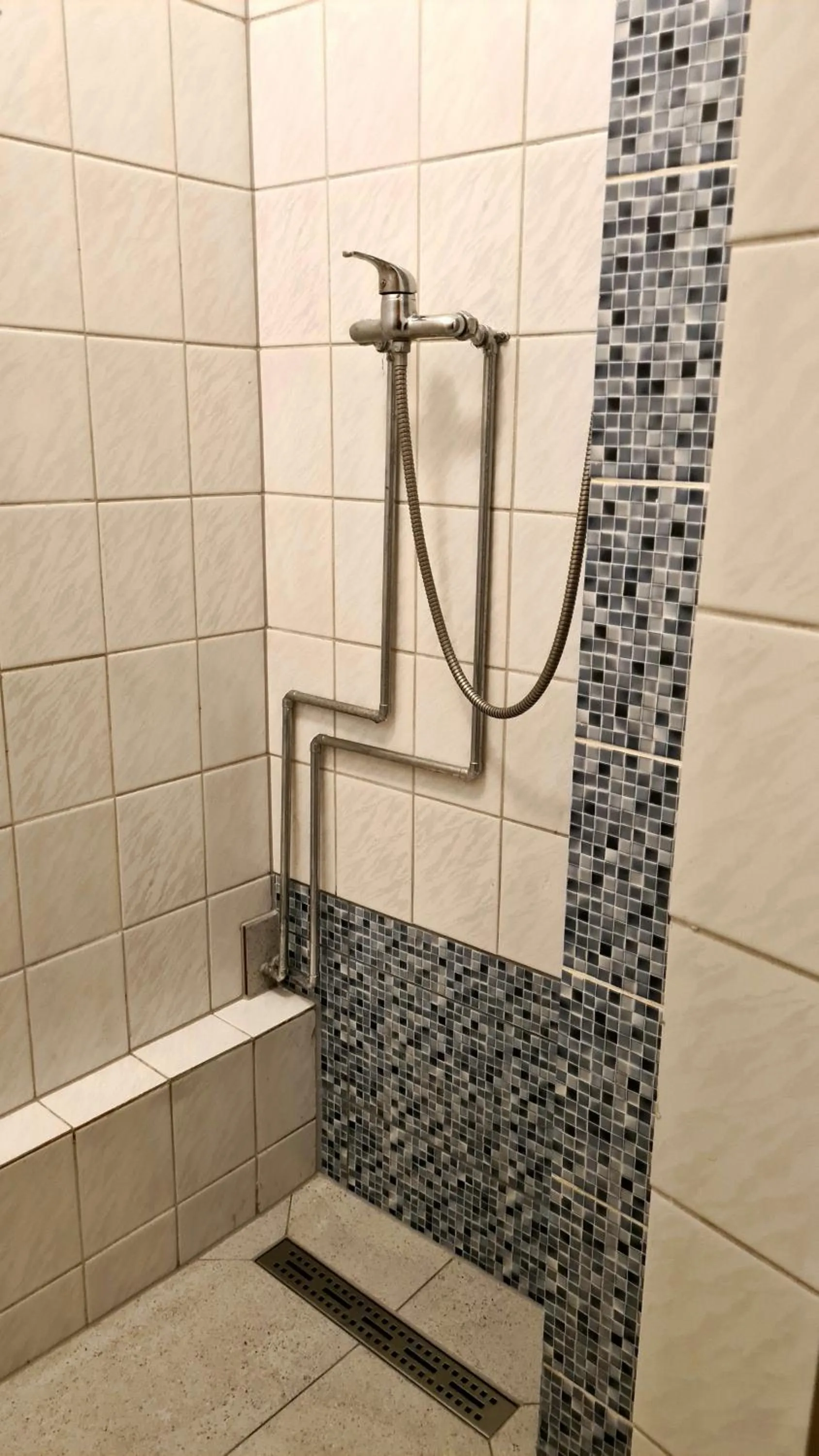 Shower in Sleep Inn Hostel