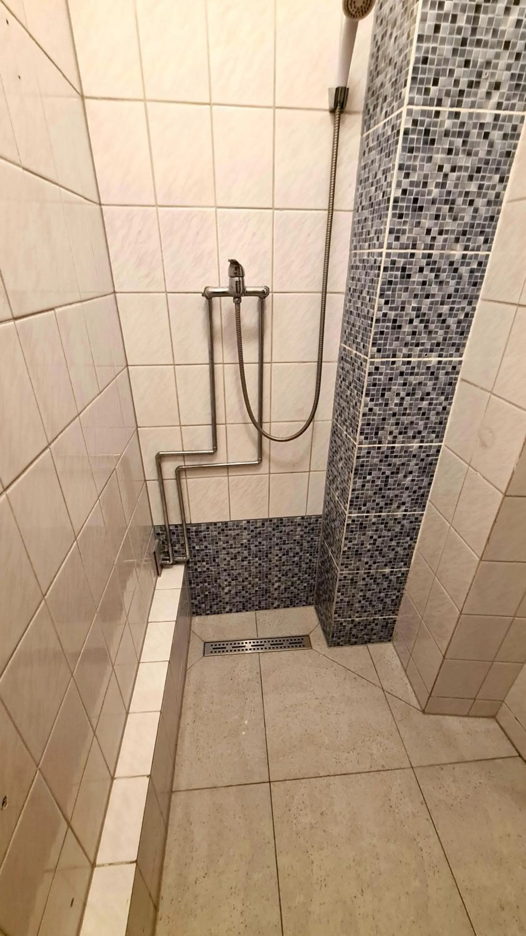 Shower in Sleep Inn Hostel