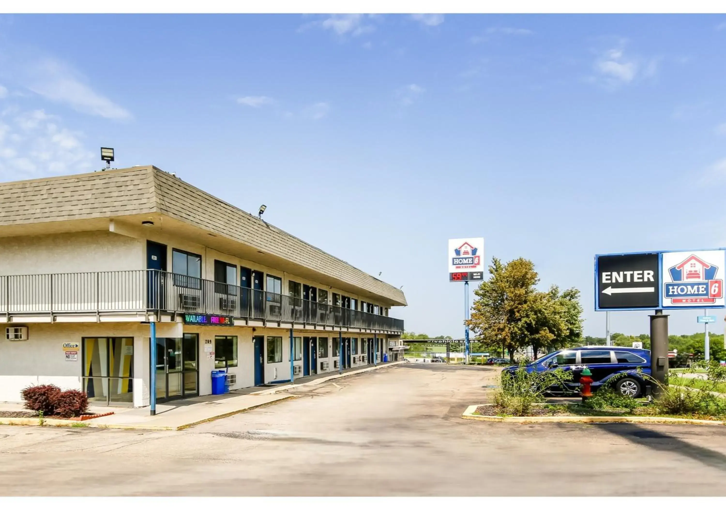 Facade/entrance in Home 6 by Townhouse Topeka KS I 70 Facade/entrance in Home 6 by Townhouse Topeka KS I 70