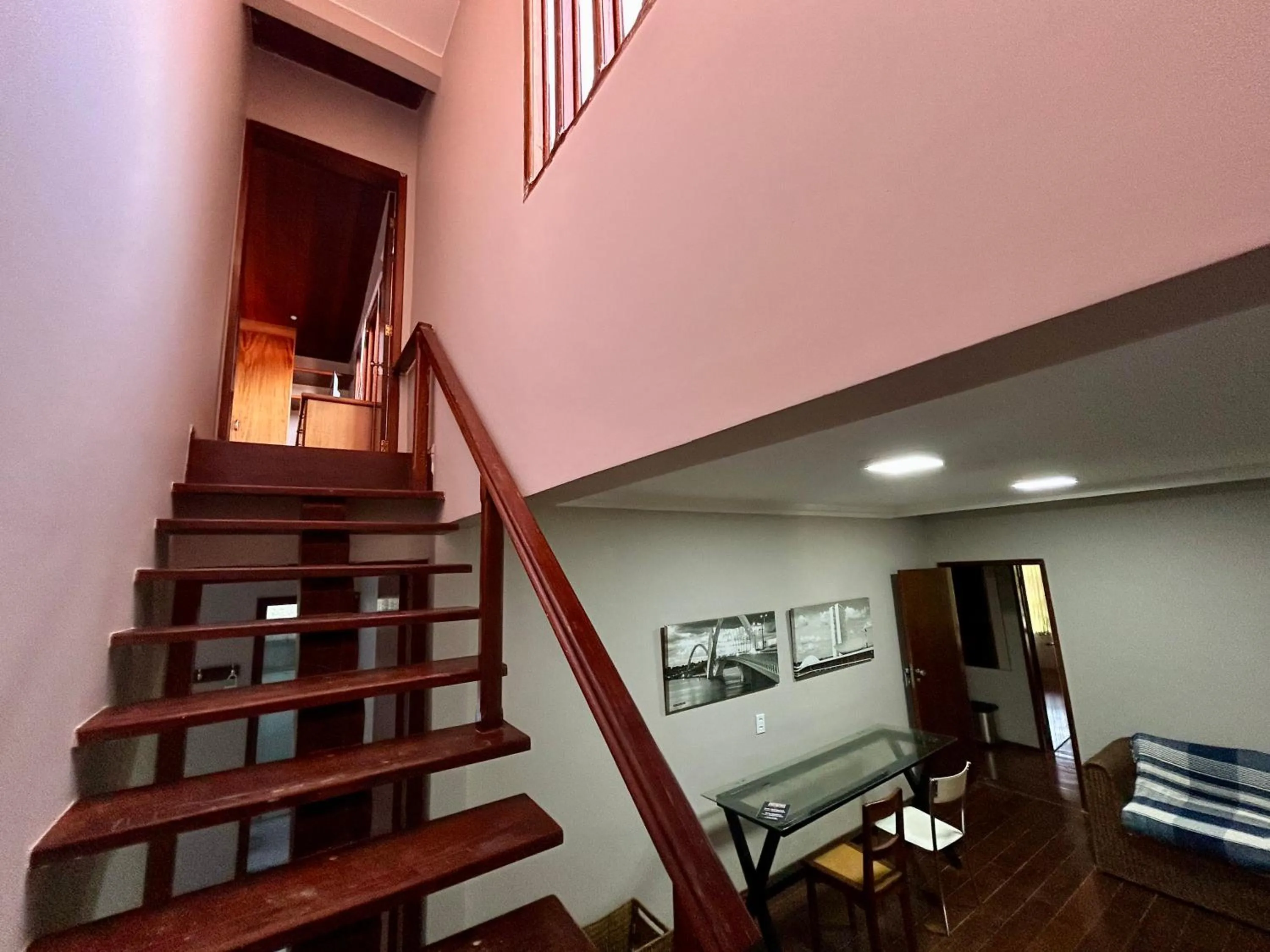 Deluxe King Suite with Balcony - single occupancy in Casa da 17 - Lago Sul
