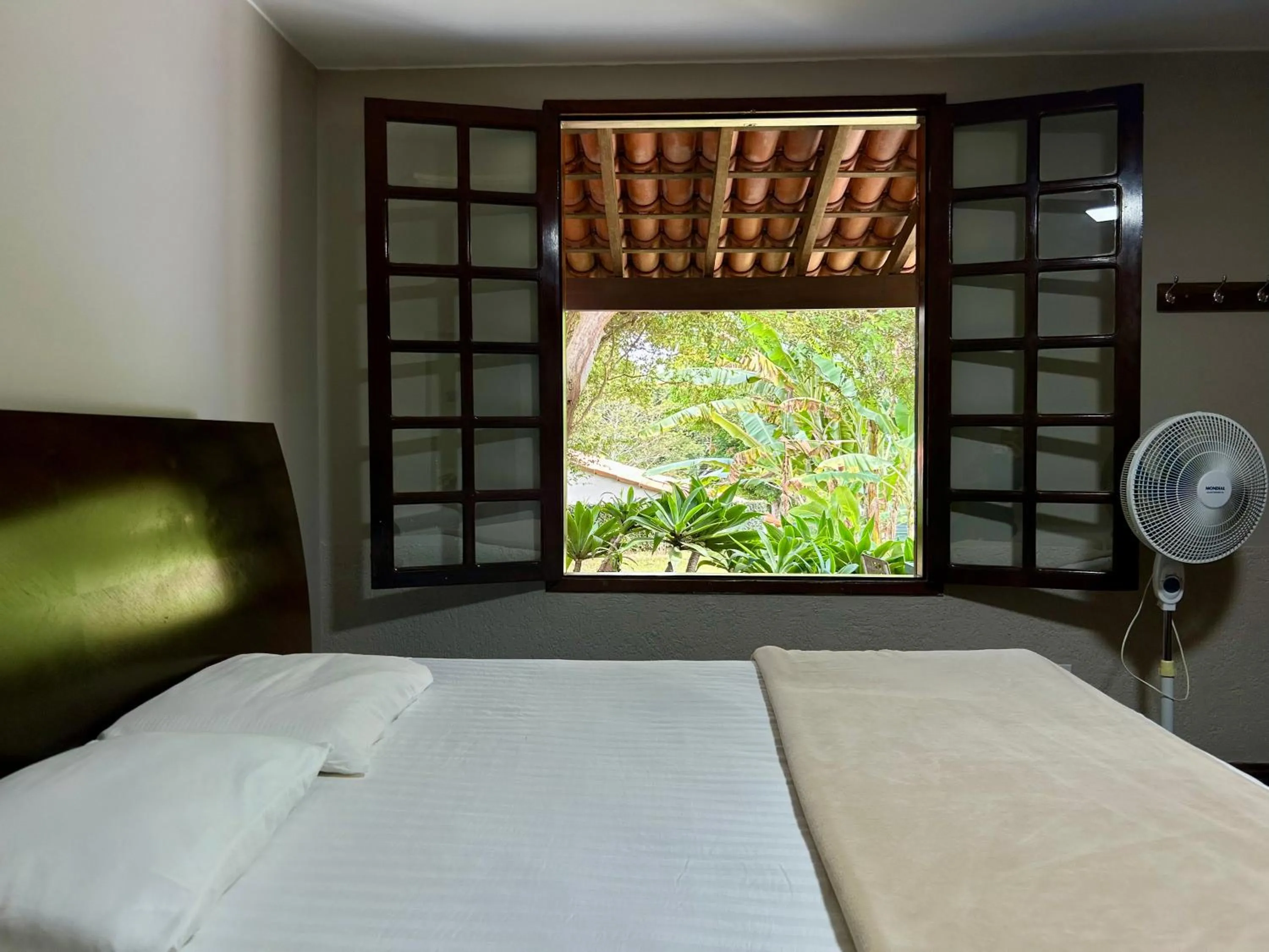 Suite with Garden View - single occupancy in Casa da 17 - Lago Sul