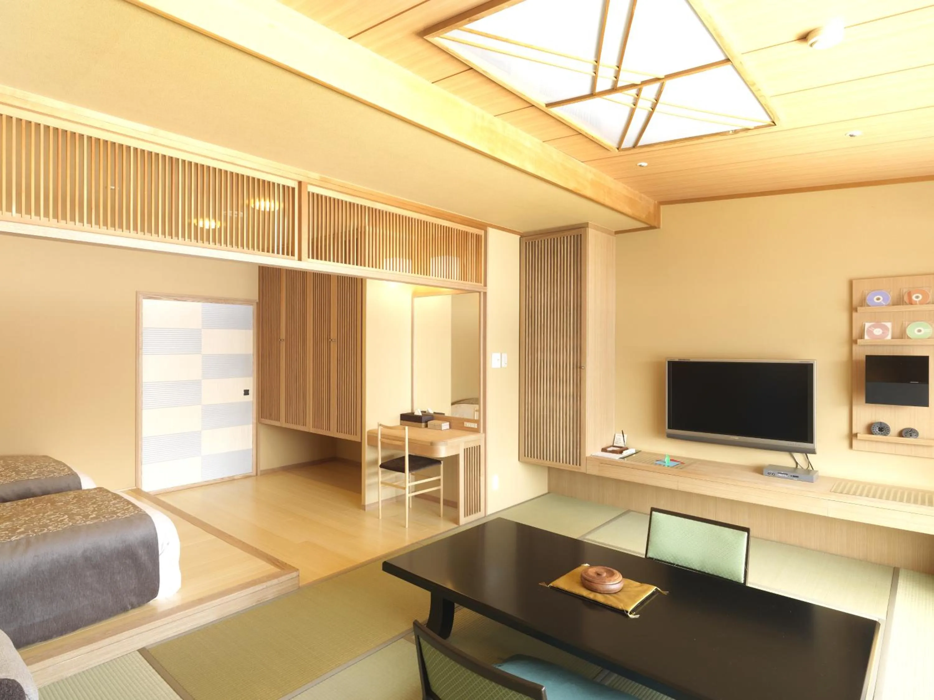 Photo of the whole room in Akan Yuku no Sato Tsuruga