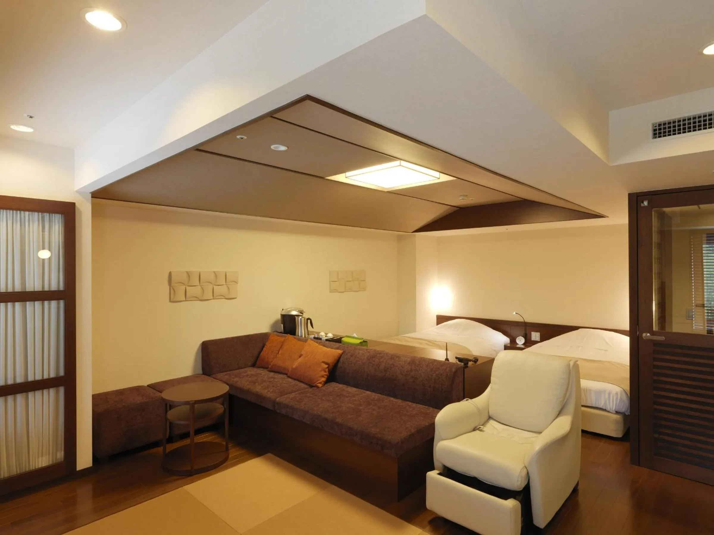 Photo of the whole room, Bed in Jozankei Tsuruga Resort Spa Mori no Uta