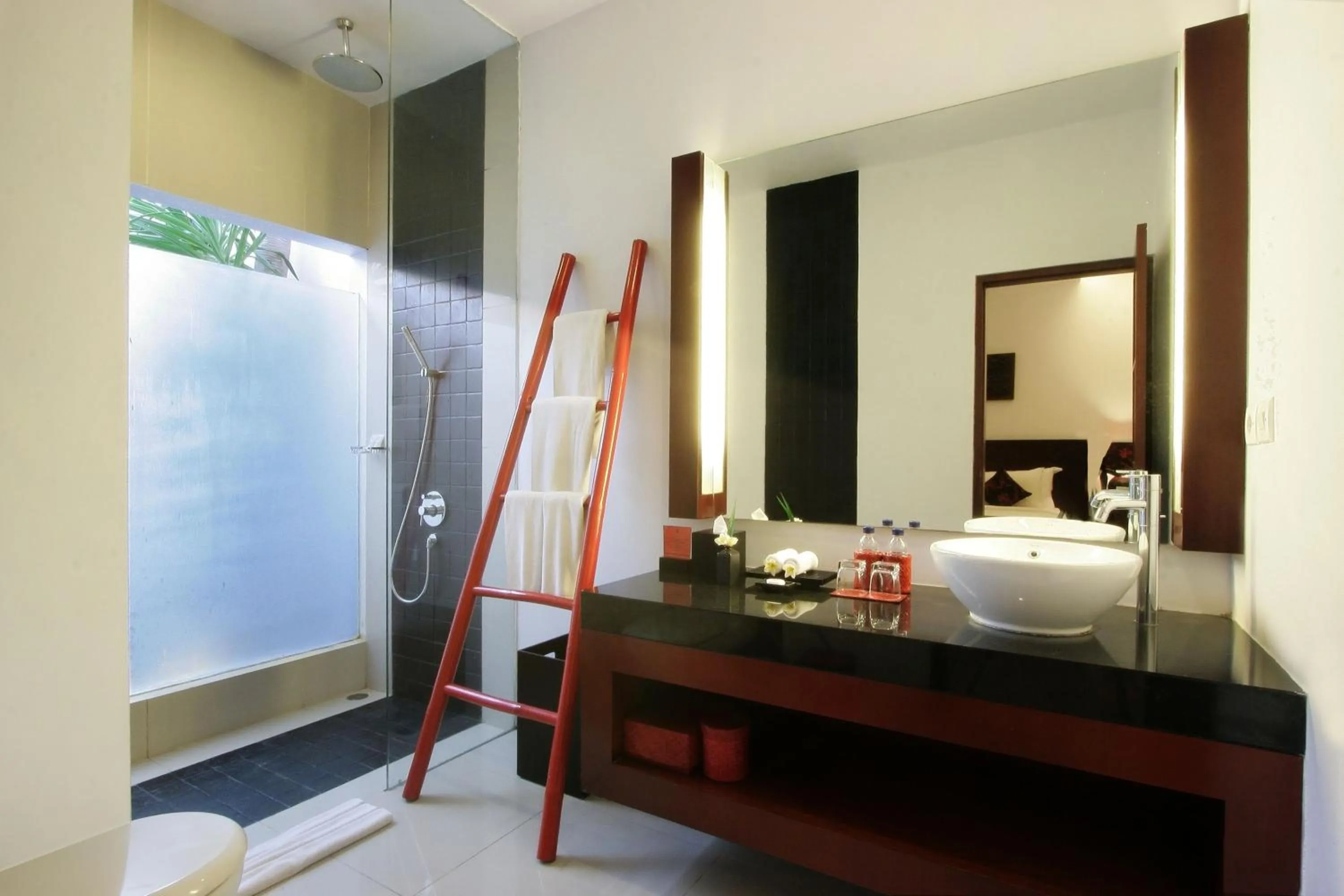Shower in Kamar Kamar Boutique Hotel