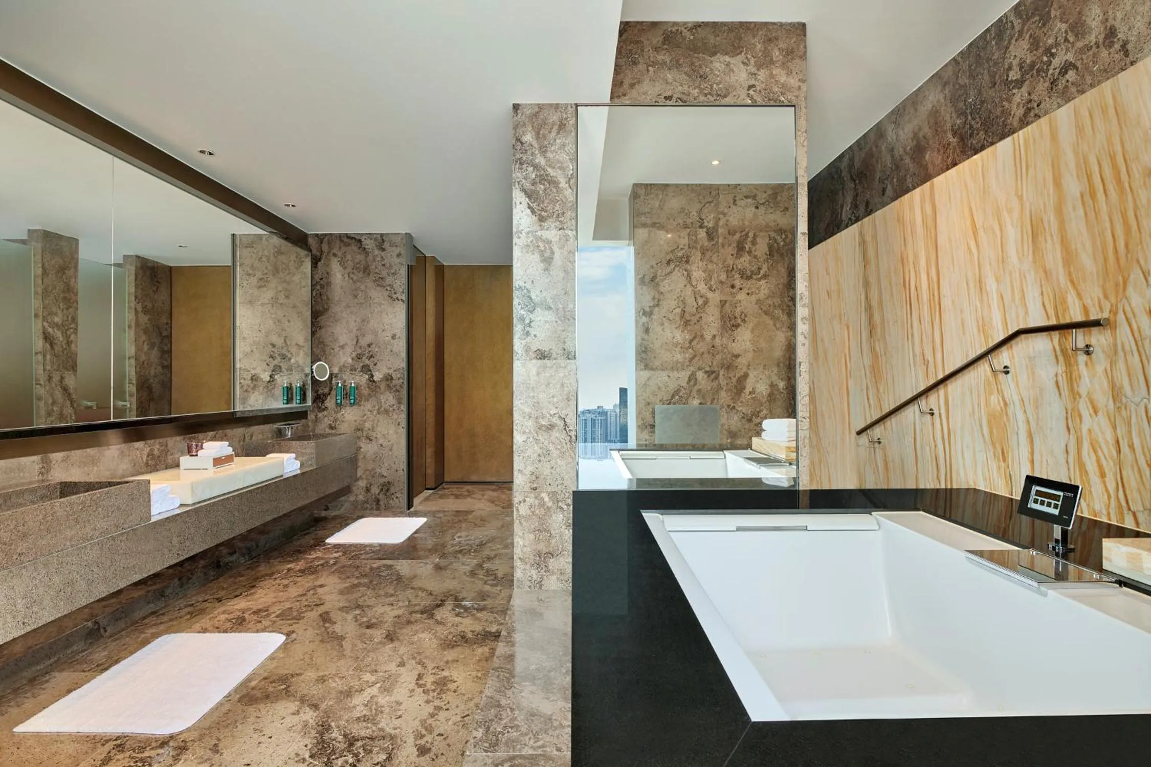 Bathroom in Hilton Guangzhou Tianhe