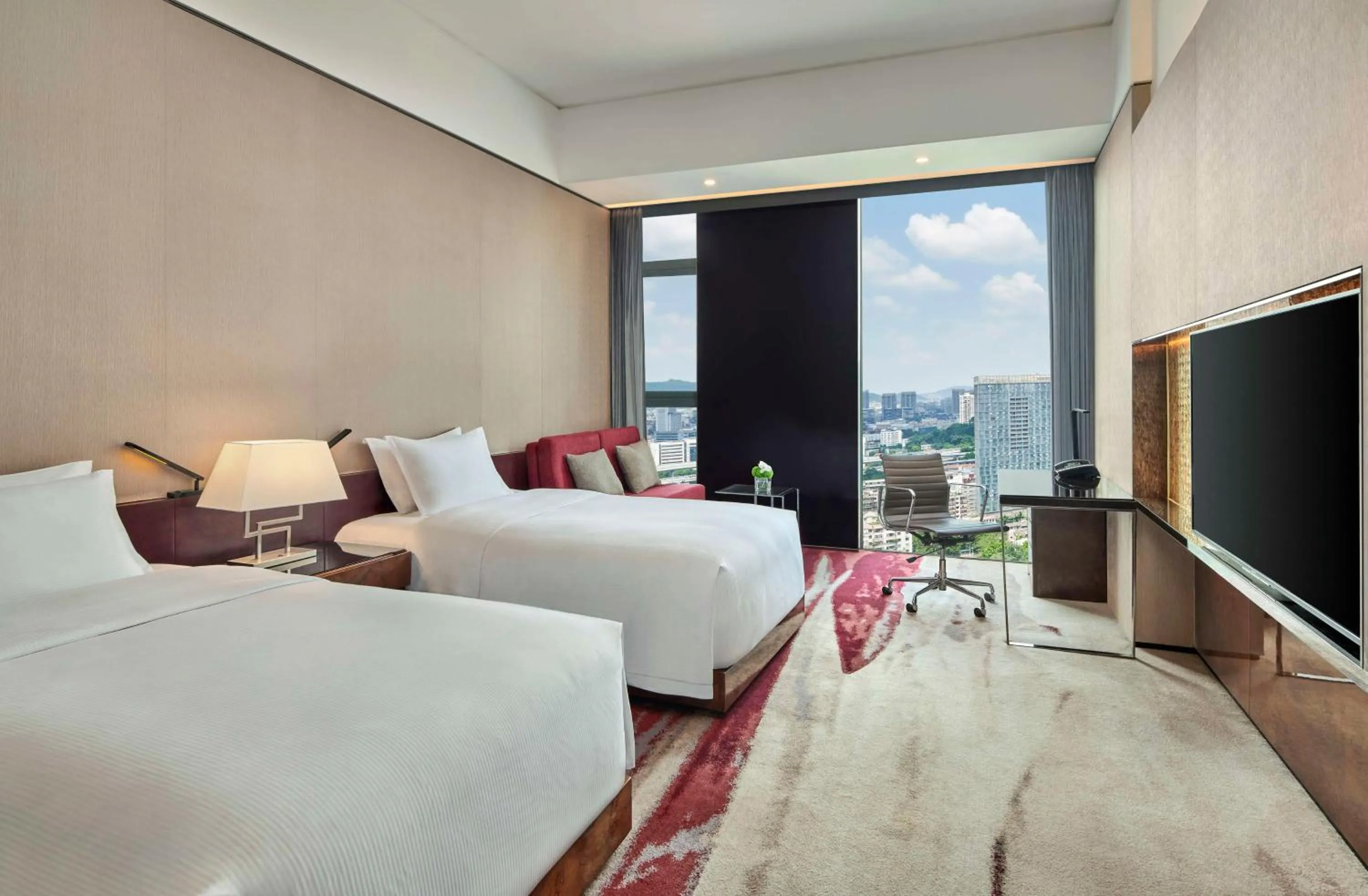 Living room, Bed in Hilton Guangzhou Tianhe