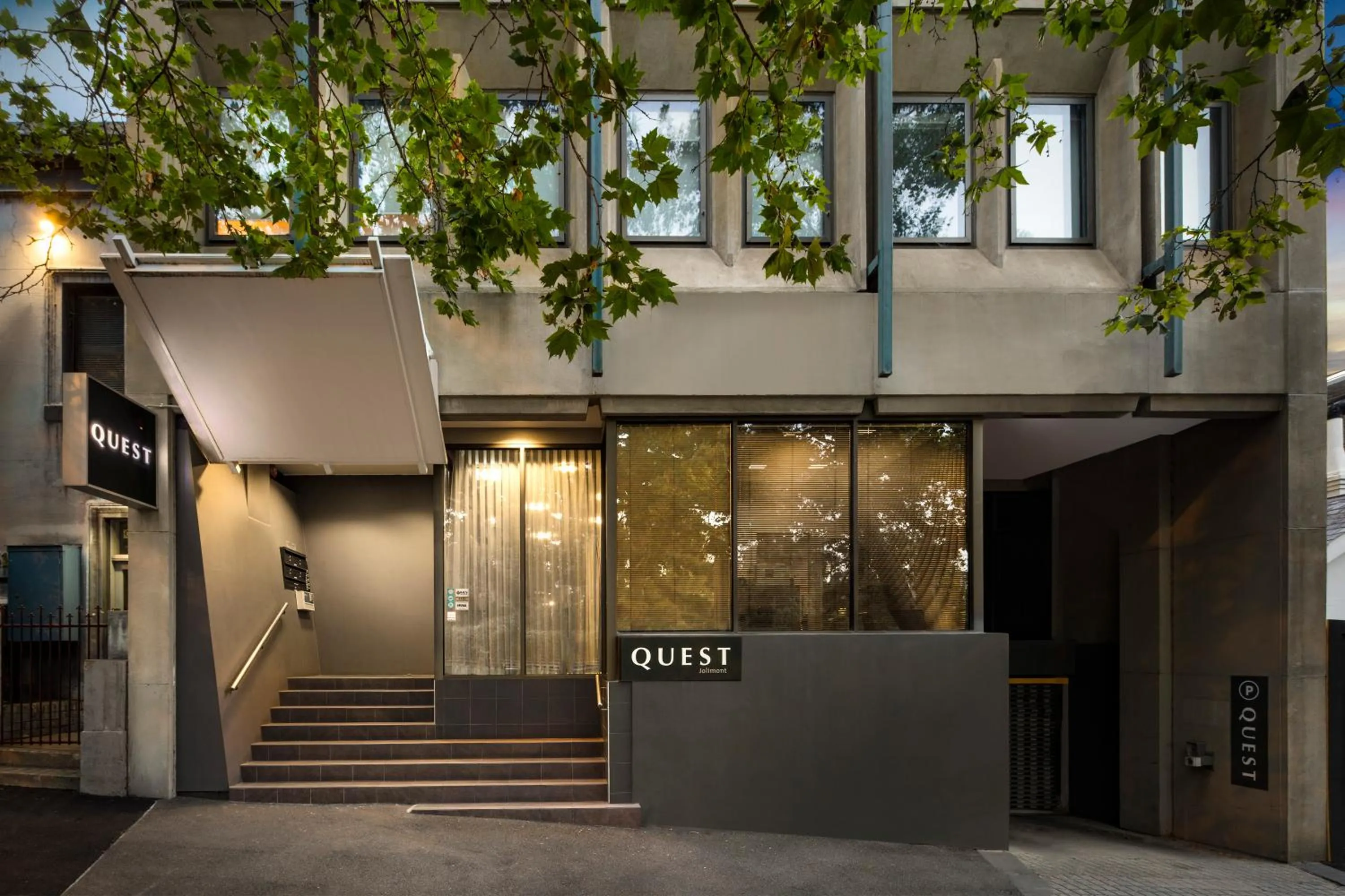 Facade/entrance in Quest Jolimont