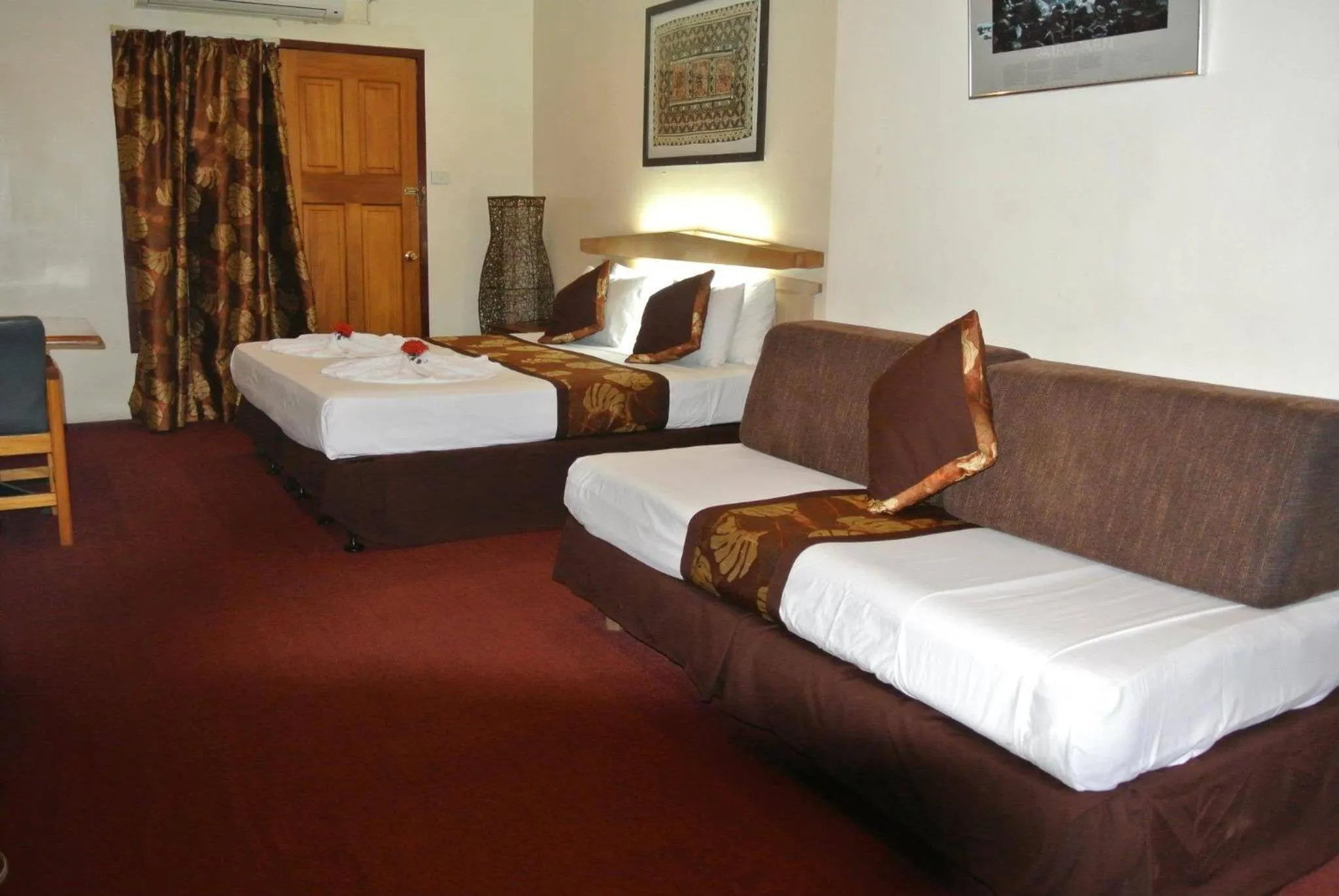 Photo of the whole room, Bed in Grand Eastern Hotel