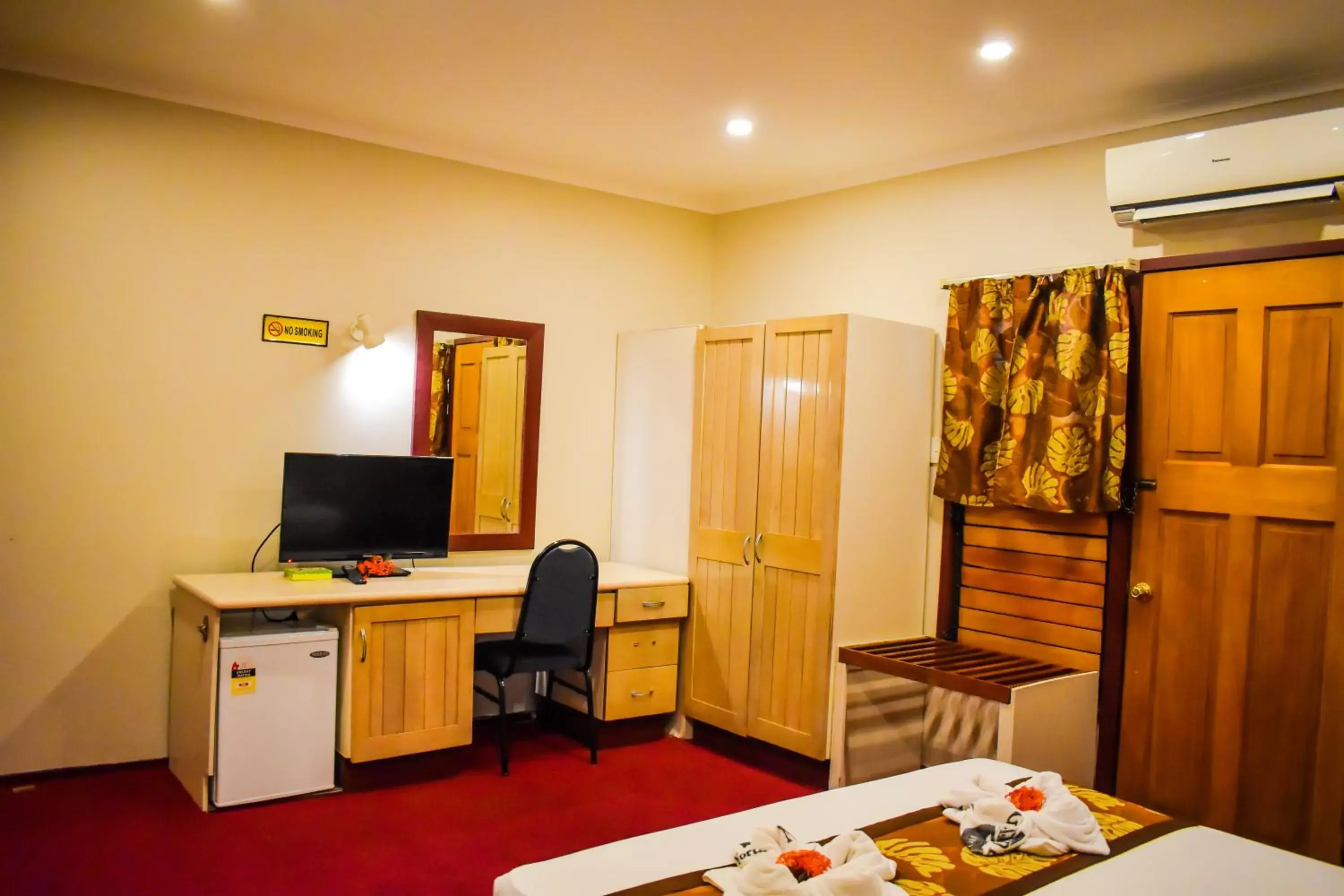 Queen Room with Balcony - single occupancy in Grand Eastern Hotel Queen Room with Balcony - single occupancy in Grand Eastern Hotel