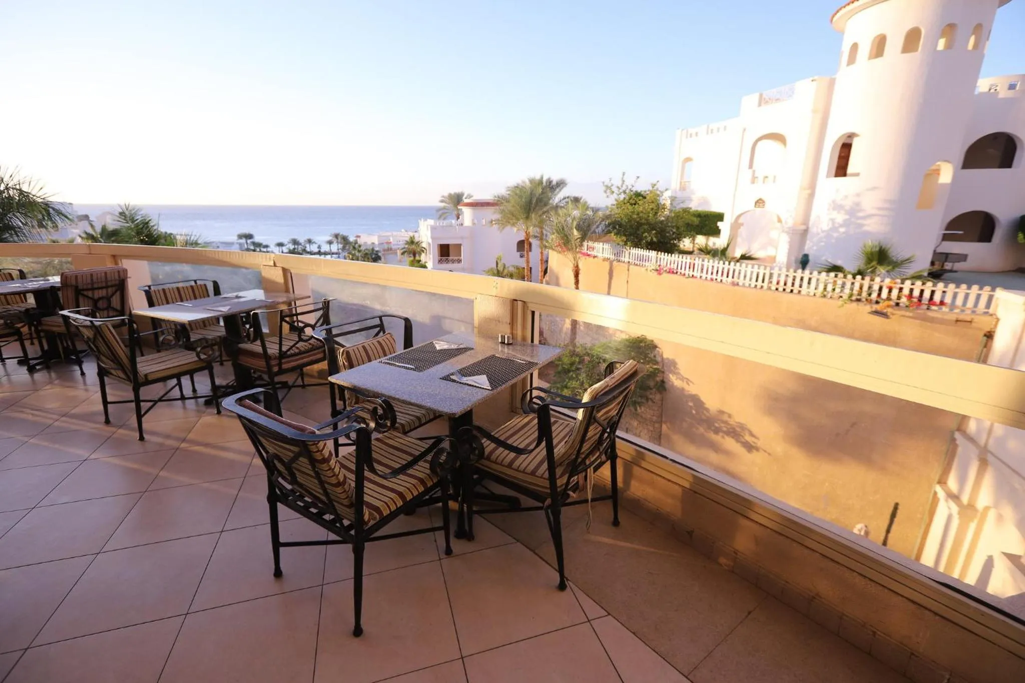 Lounge or bar in Continental Plaza Beach Resort