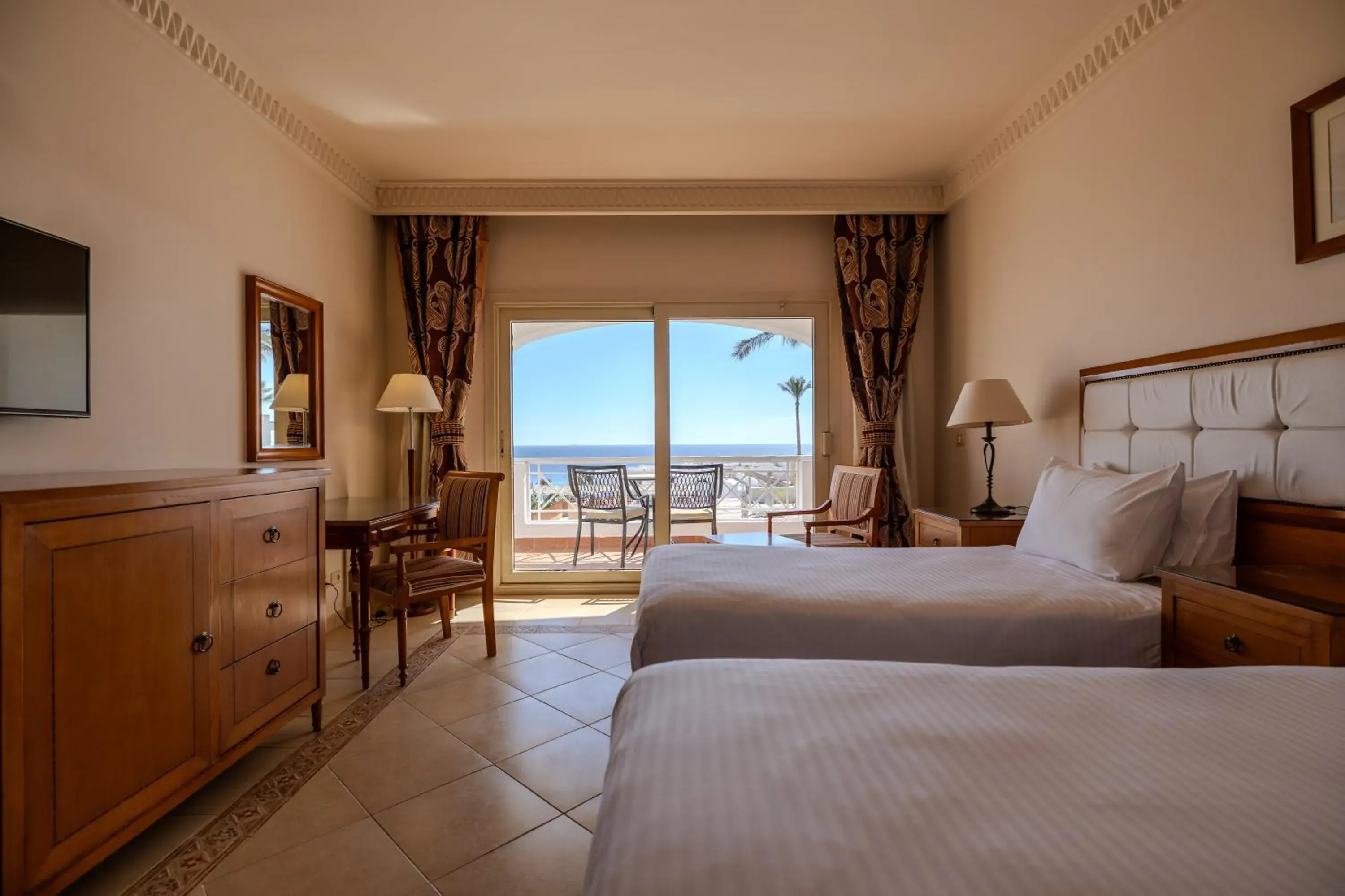 Bedroom, Bed in Continental Plaza Beach Resort Bedroom, Bed in Continental Plaza Beach Resort