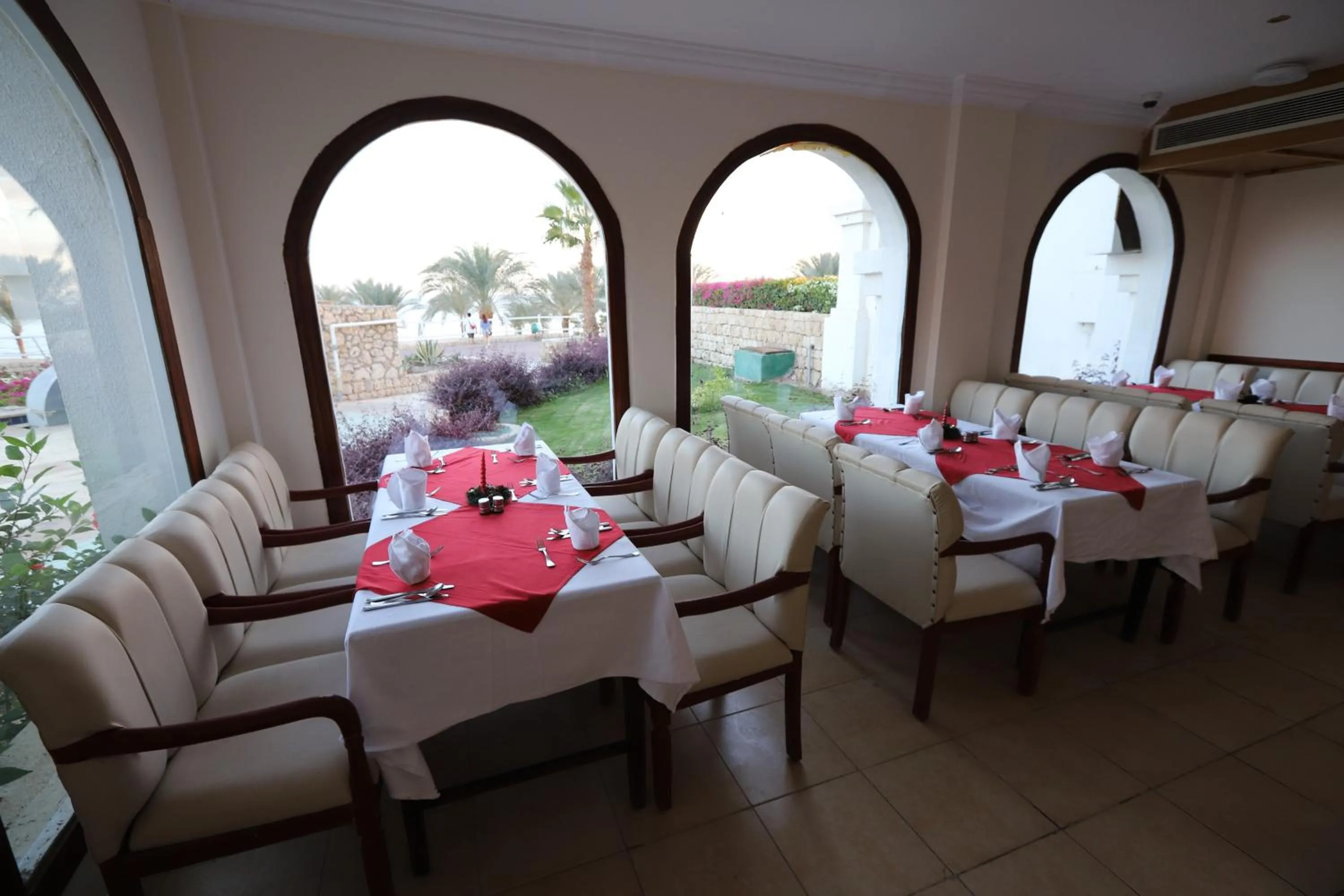 Restaurant/places to eat in Continental Plaza Beach Resort