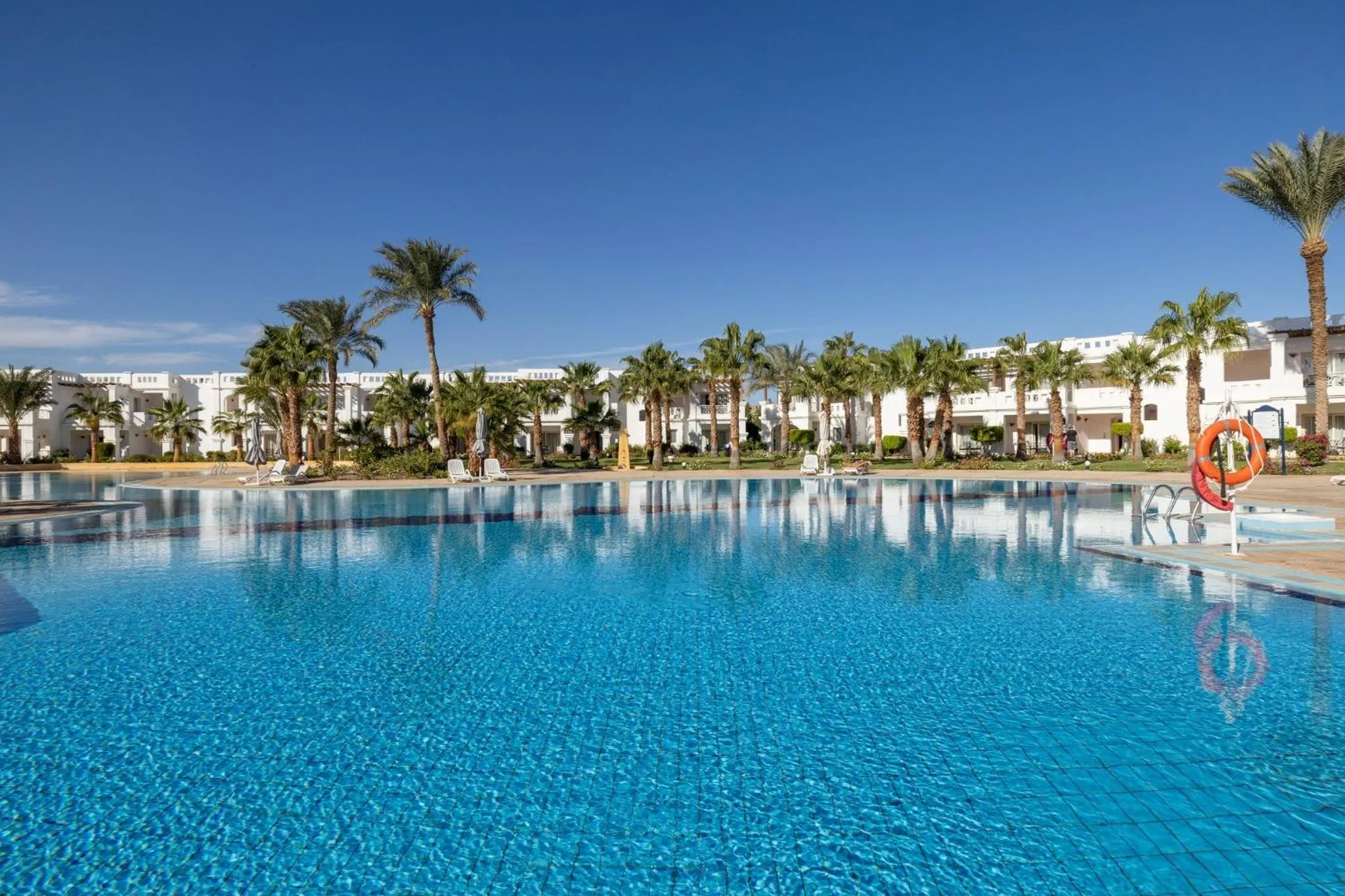 Swimming pool in Continental Plaza Beach Resort