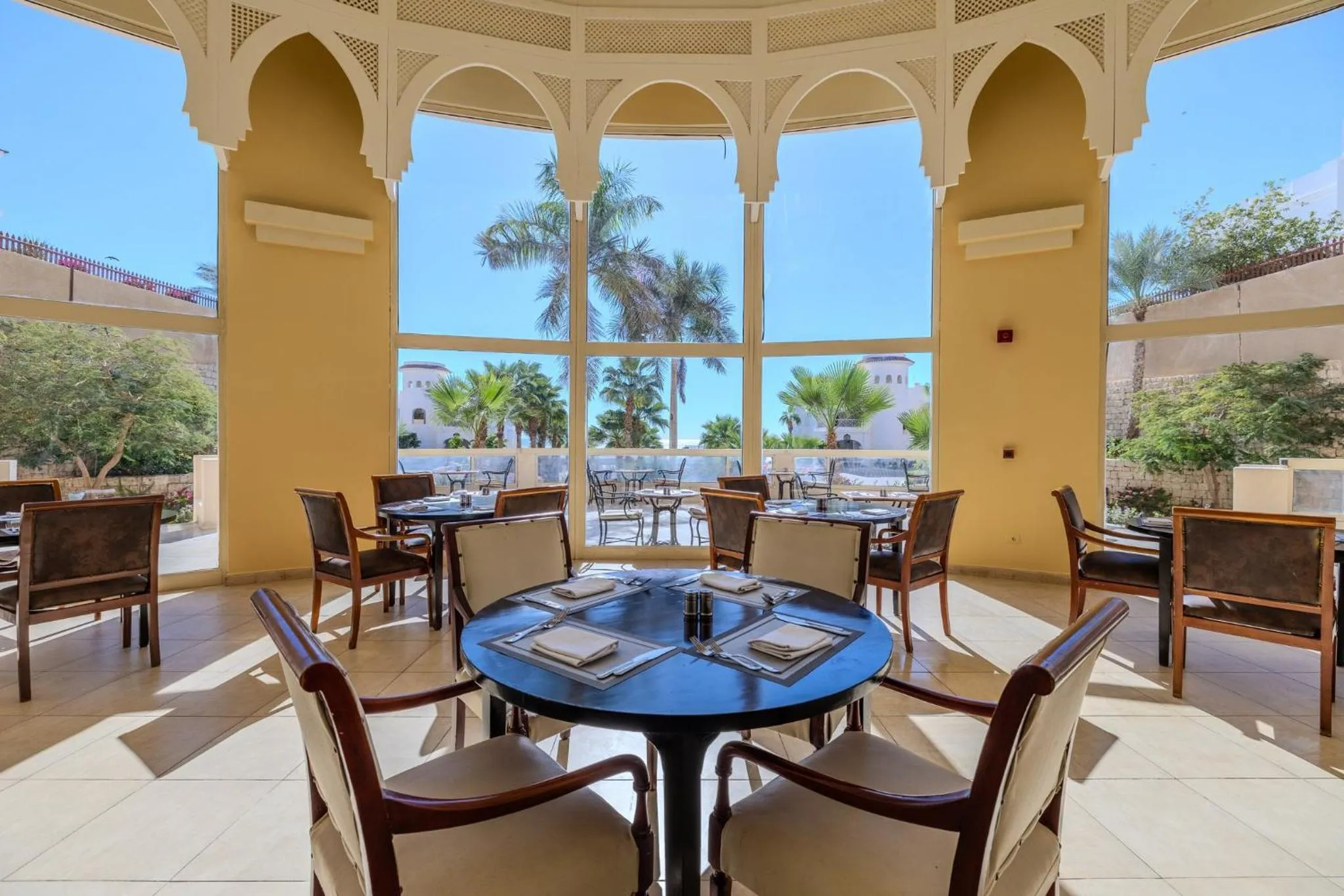 Restaurant/places to eat in Continental Plaza Beach Resort