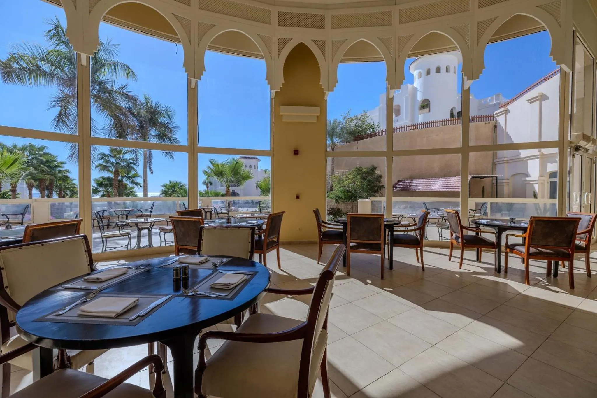 Restaurant/places to eat in Continental Plaza Beach Resort