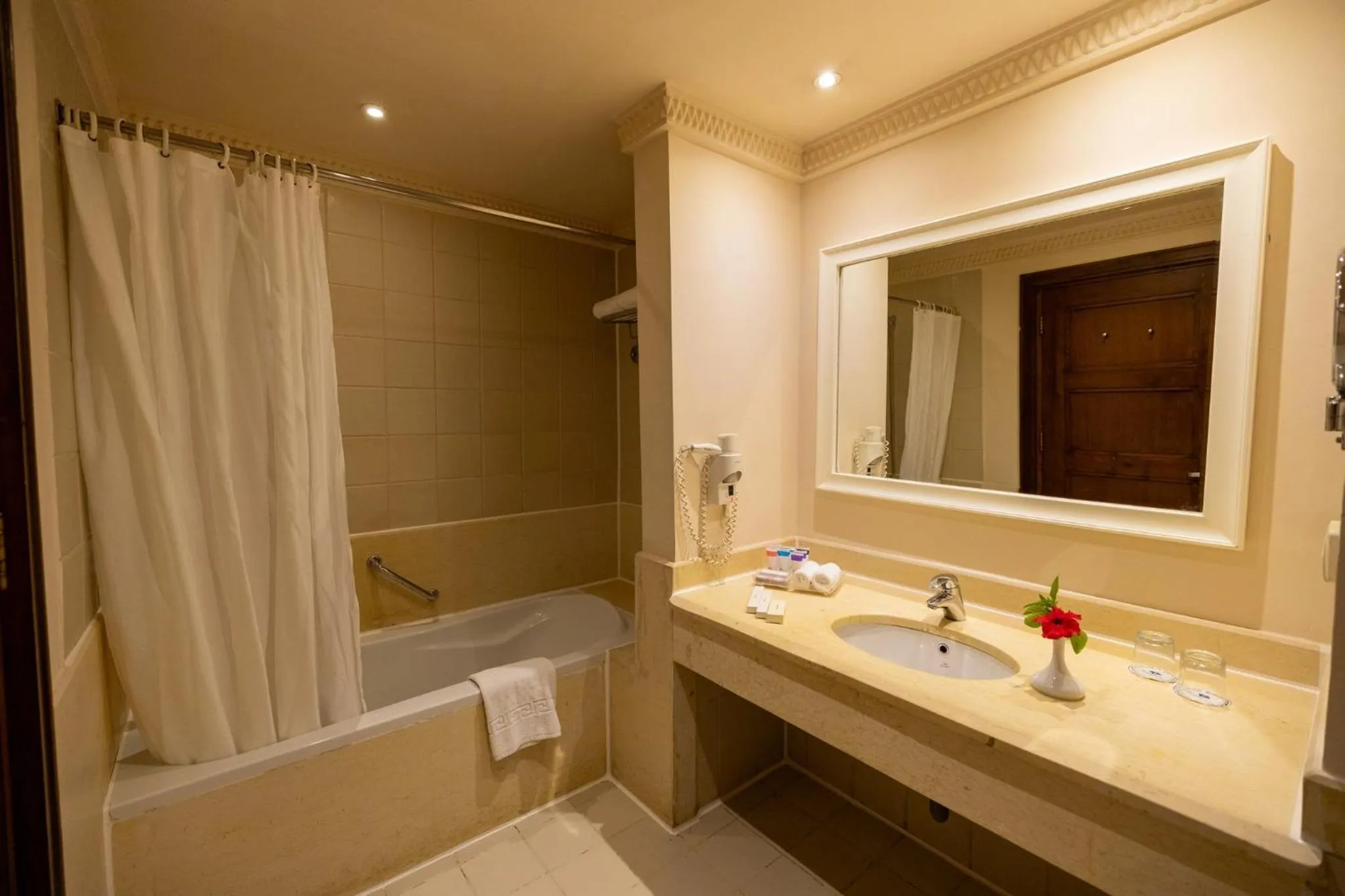 Photo of the whole room in Continental Plaza Beach Resort