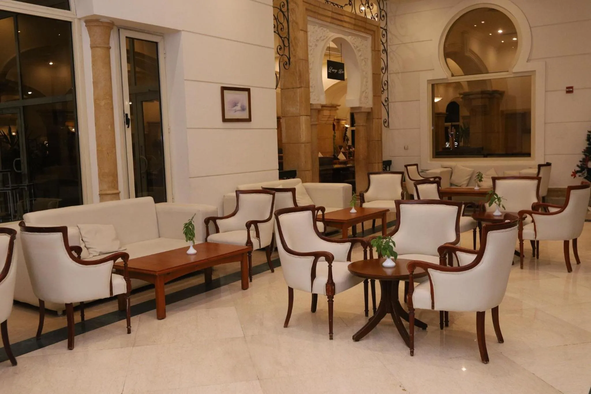 Lounge or bar in Continental Plaza Beach Resort