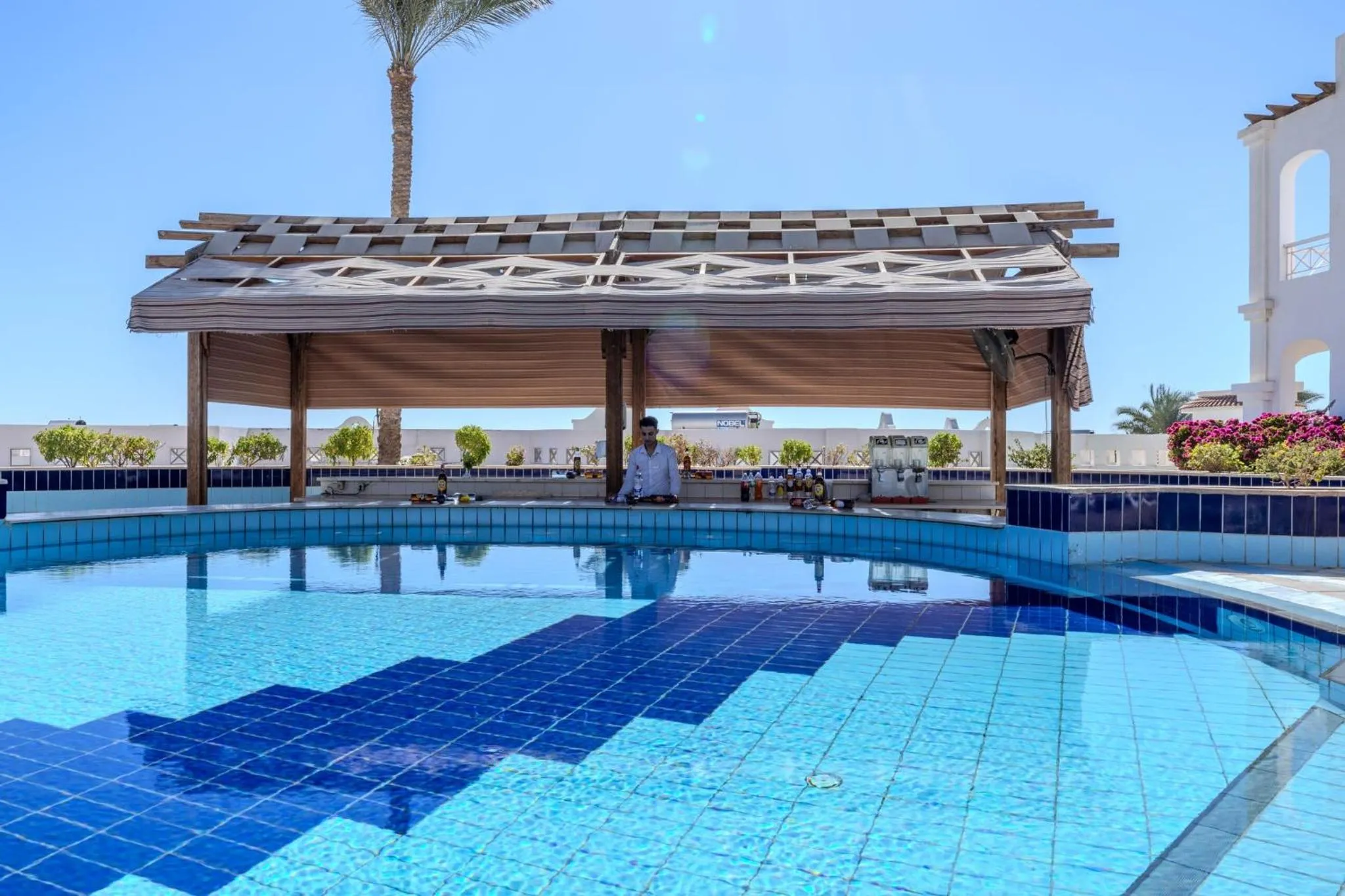 Lounge or bar in Continental Plaza Beach Resort