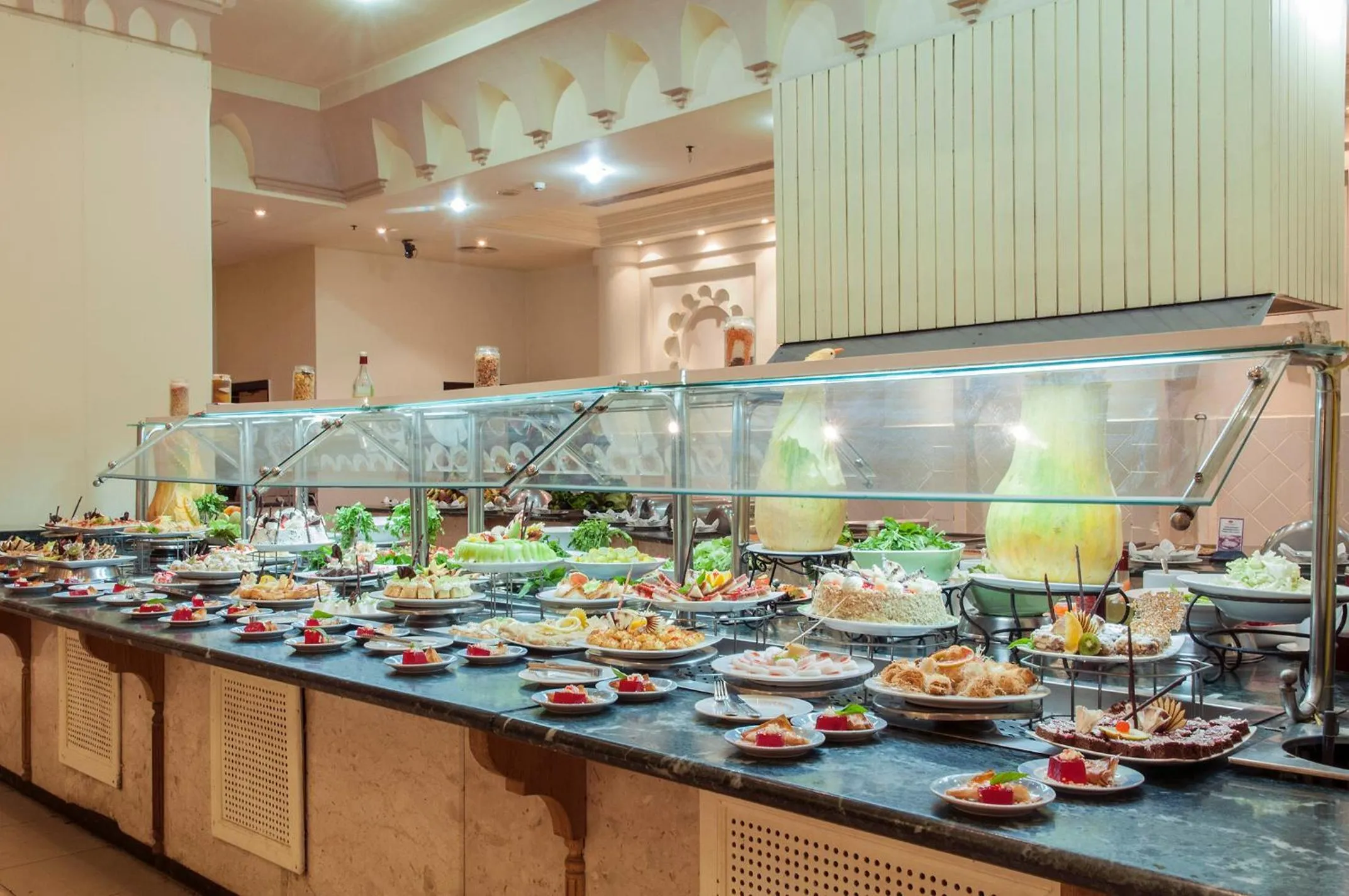 Restaurant/places to eat in Continental Plaza Beach Resort