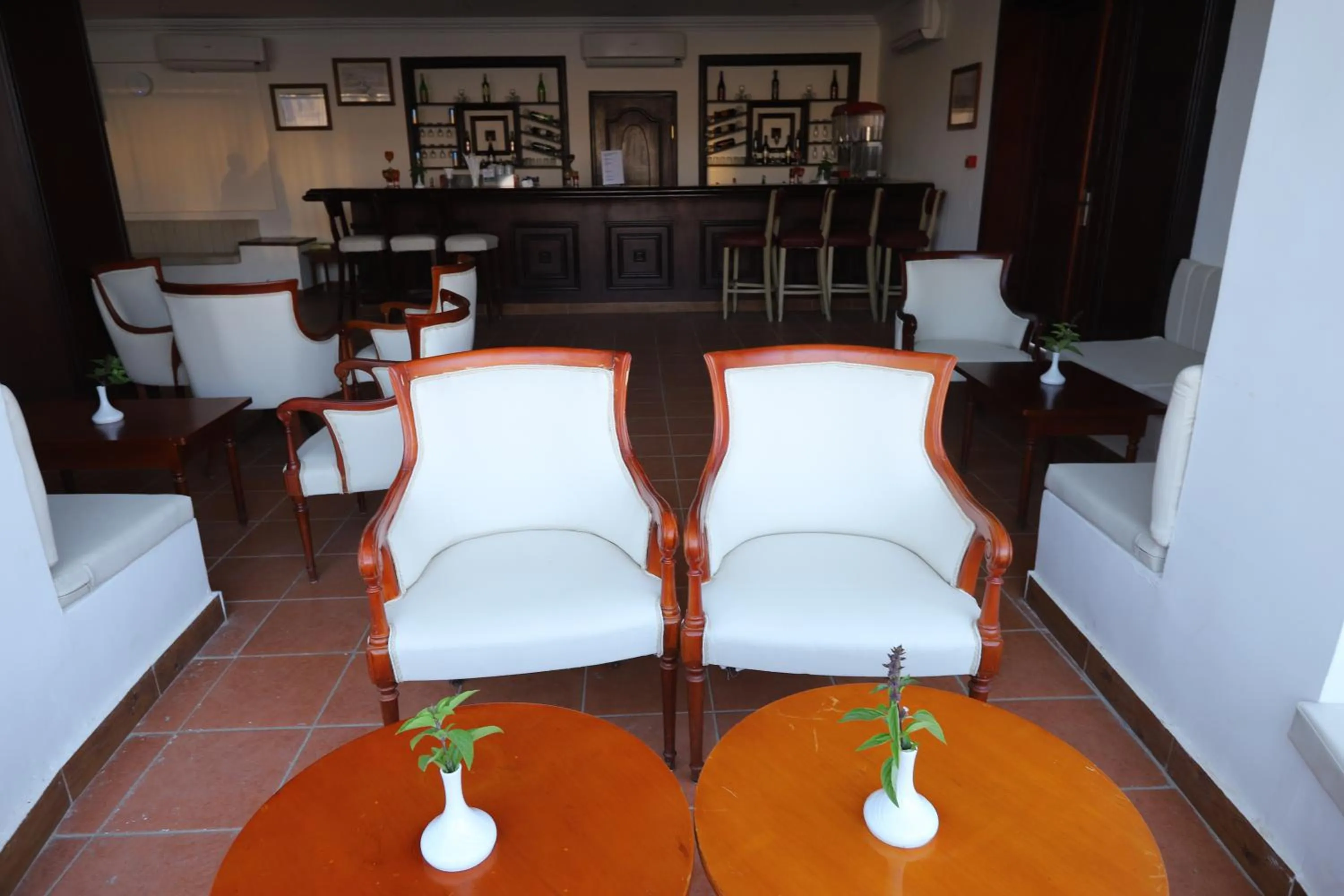 Lounge or bar in Continental Plaza Beach Resort