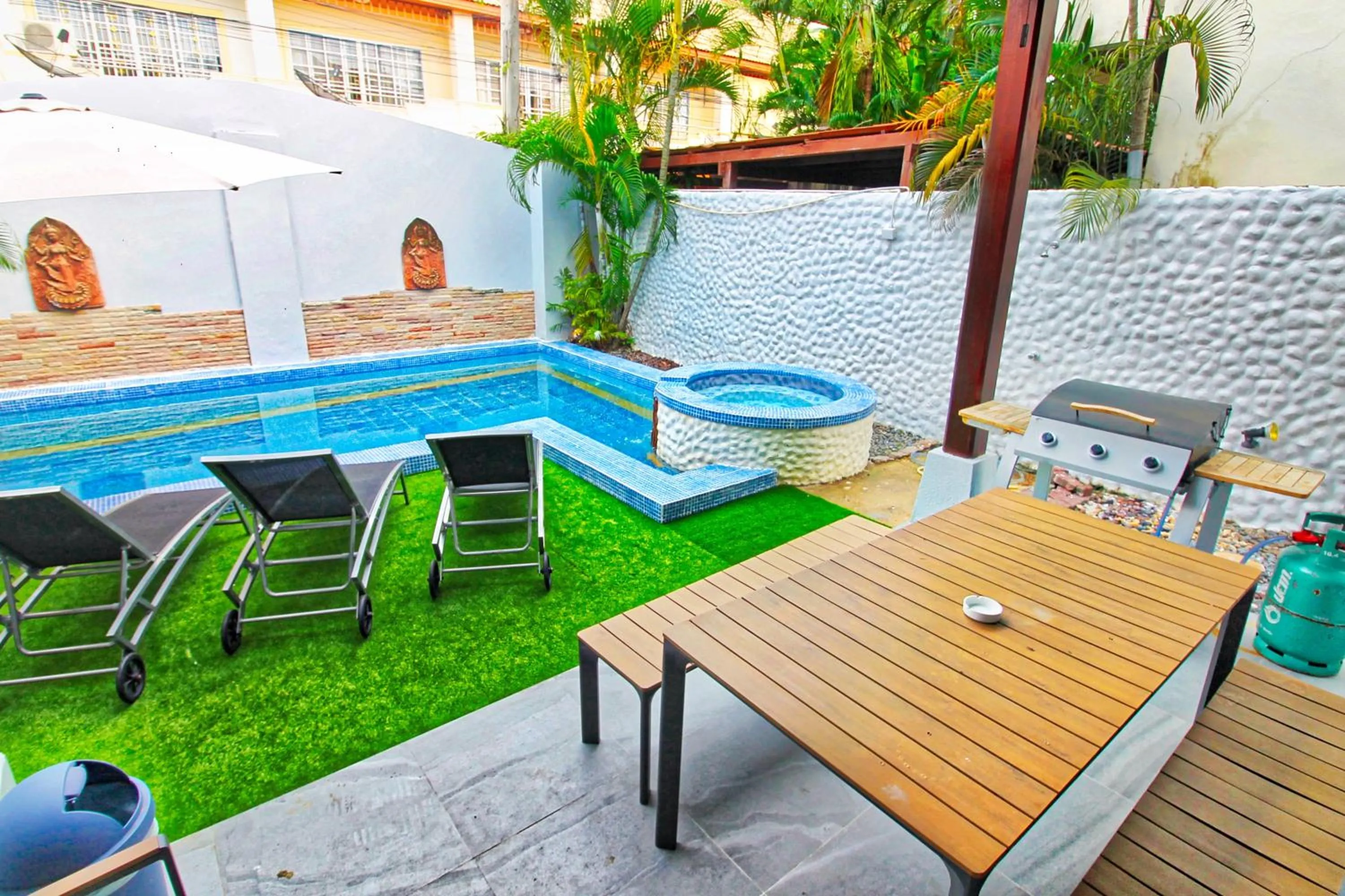 BBQ facilities in Grande Adam Private Pool Villa