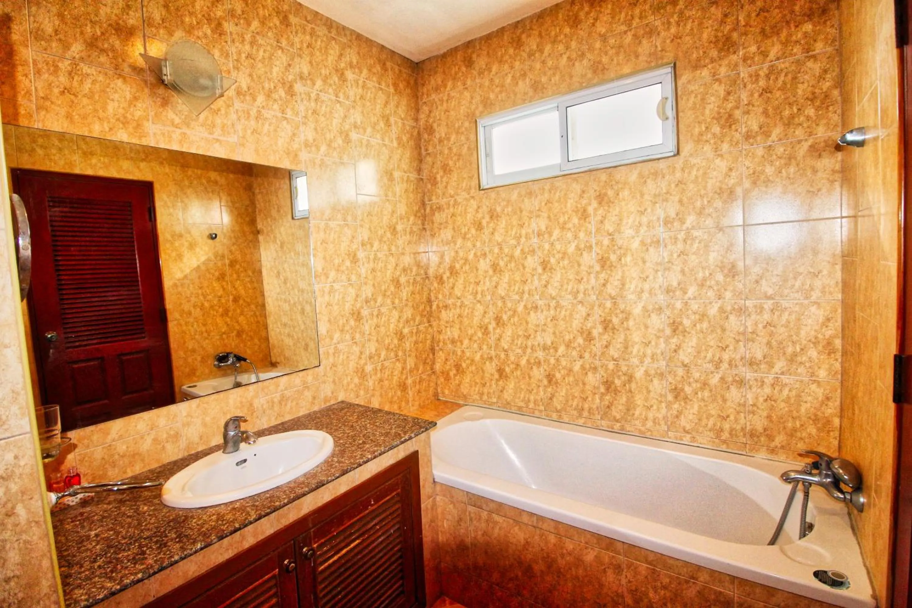Hot Tub in Grande Adam Private Pool Villa
