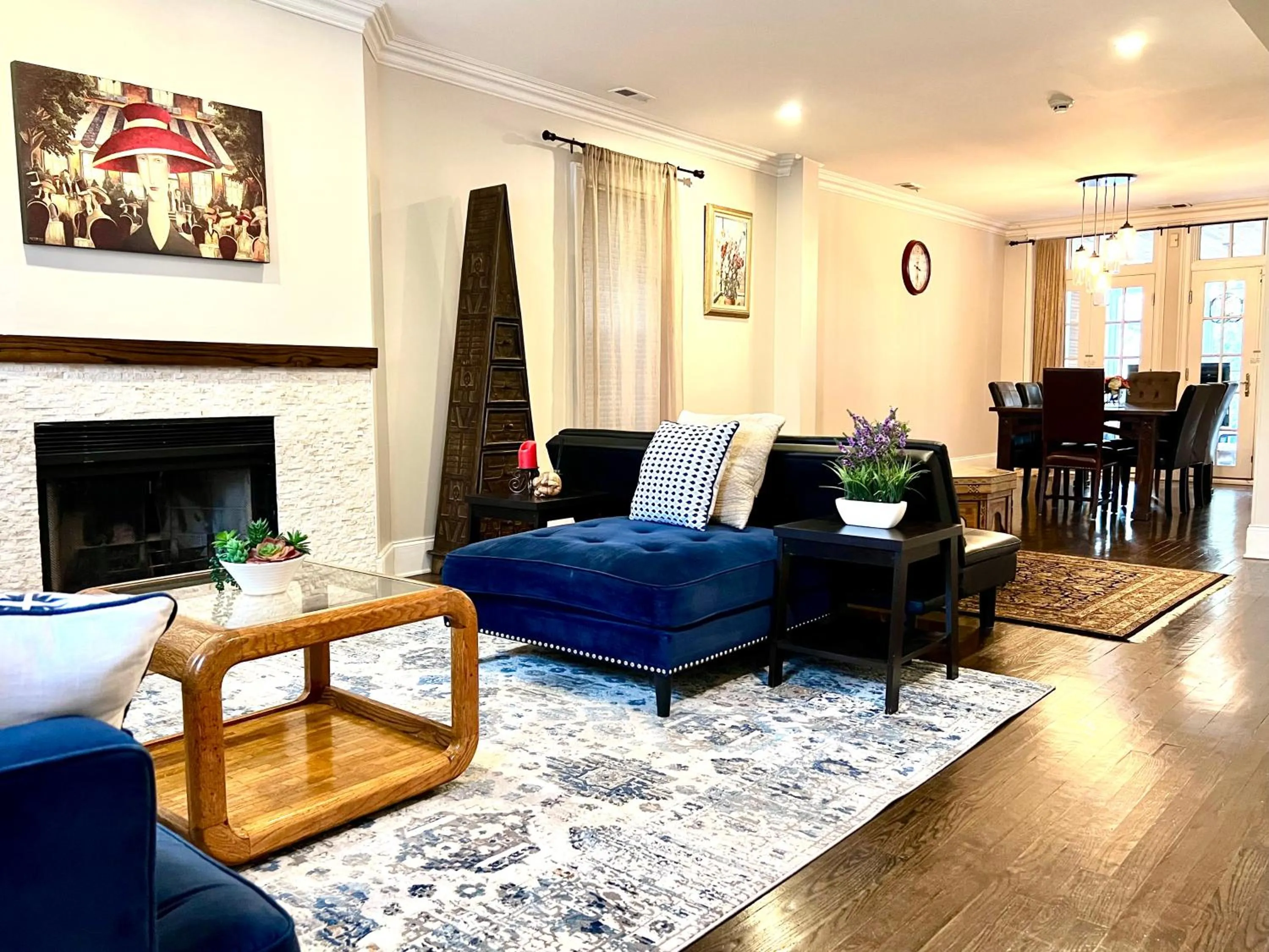 TV and multimedia in 5 Bedroom Huge House in Best Location Parking Fireplace Back Yard