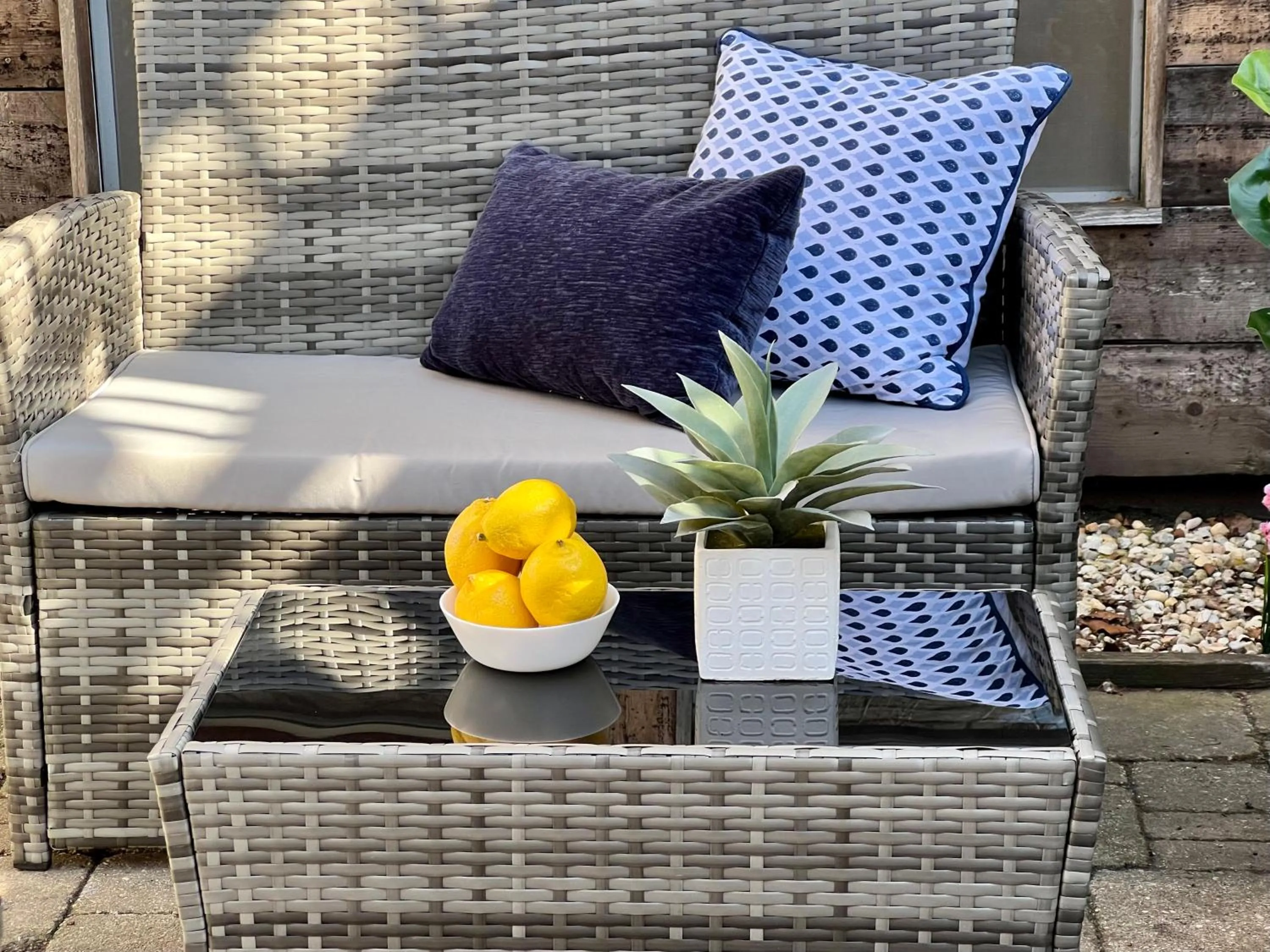 Patio in 5 Bedroom Huge House in Best Location Parking Fireplace Back Yard