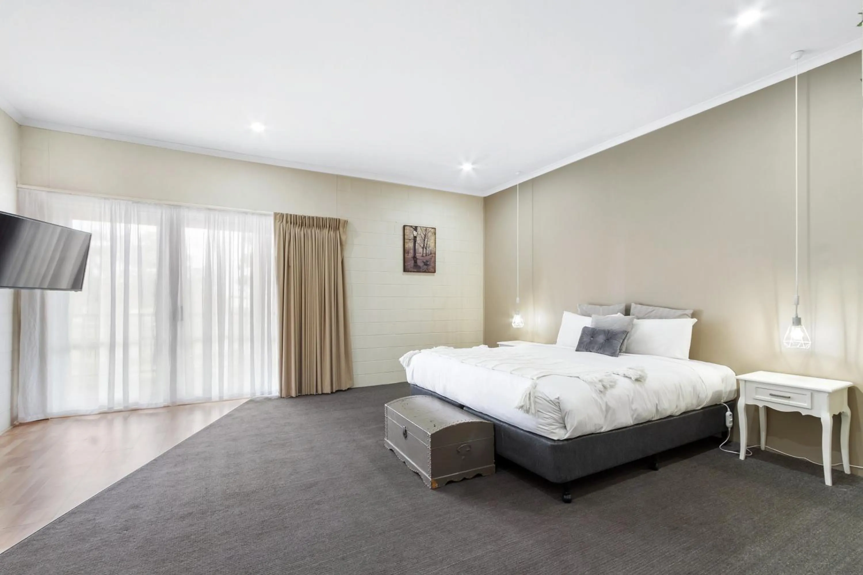 Bed in Comfort Inn & Suites King Avenue