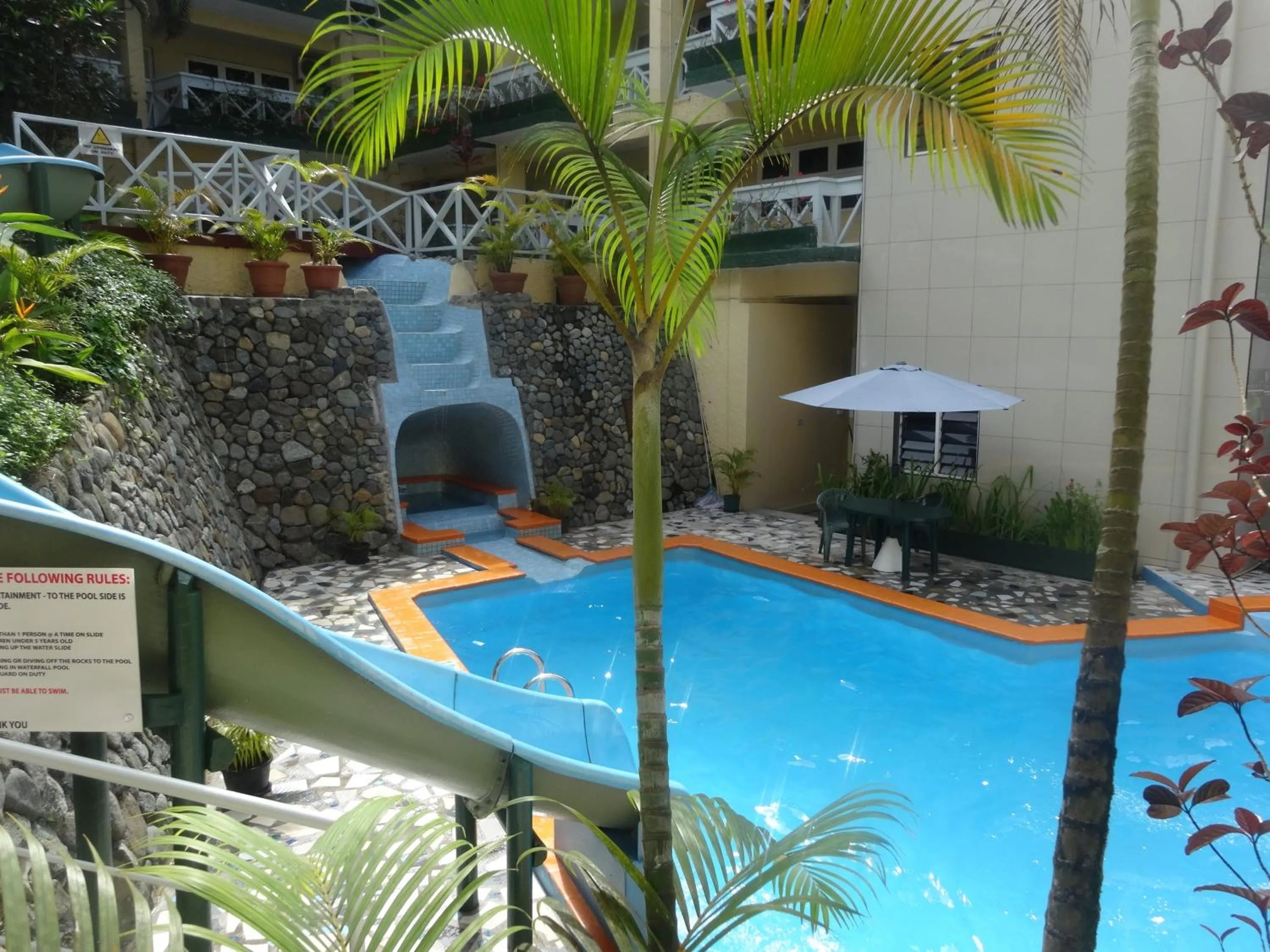 Swimming pool in Suva Motor Inn