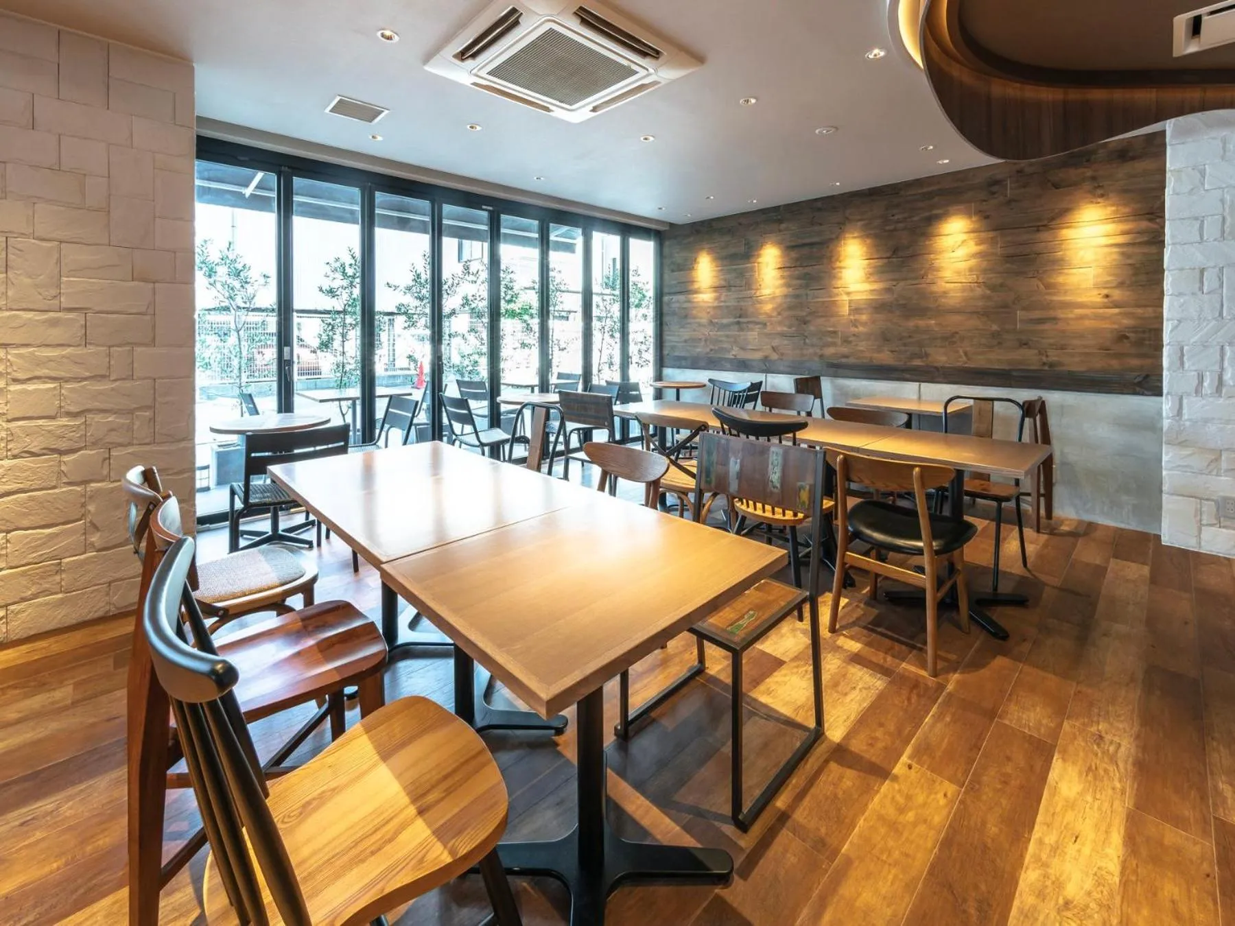 Lounge or bar in Super Hotel Kochi