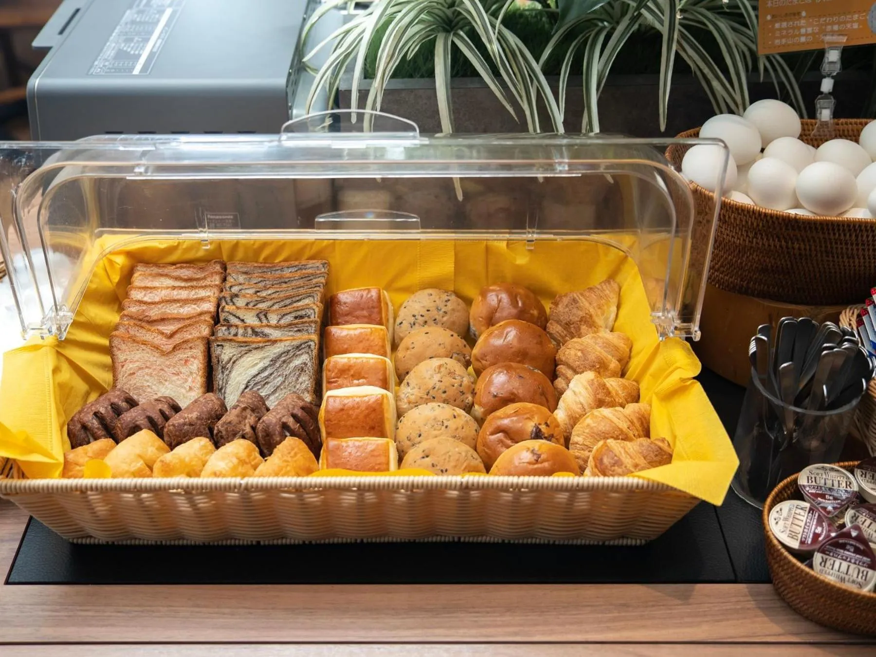 Buffet breakfast in Super Hotel Kochi