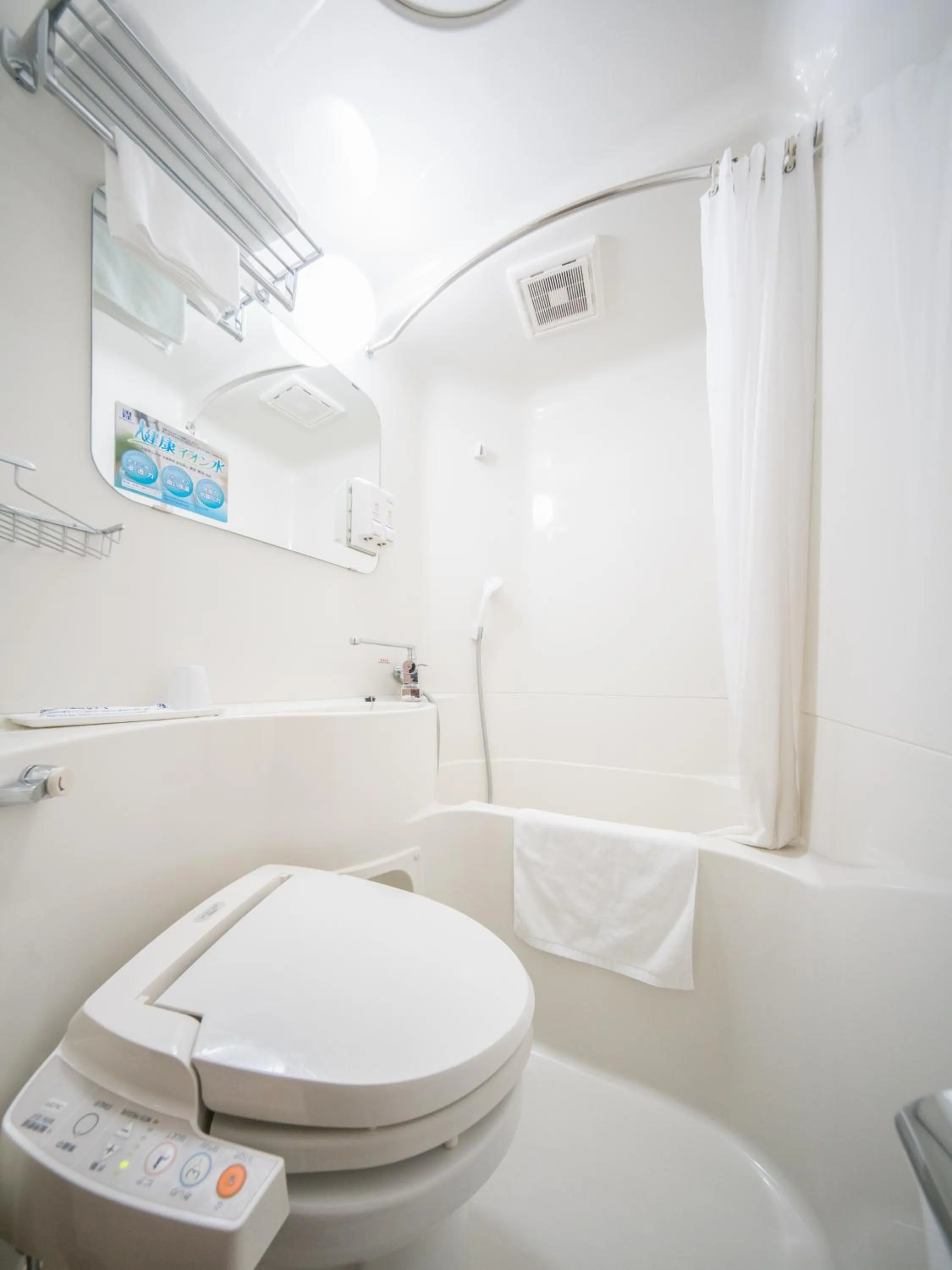 Bathroom in Super Hotel Kochi