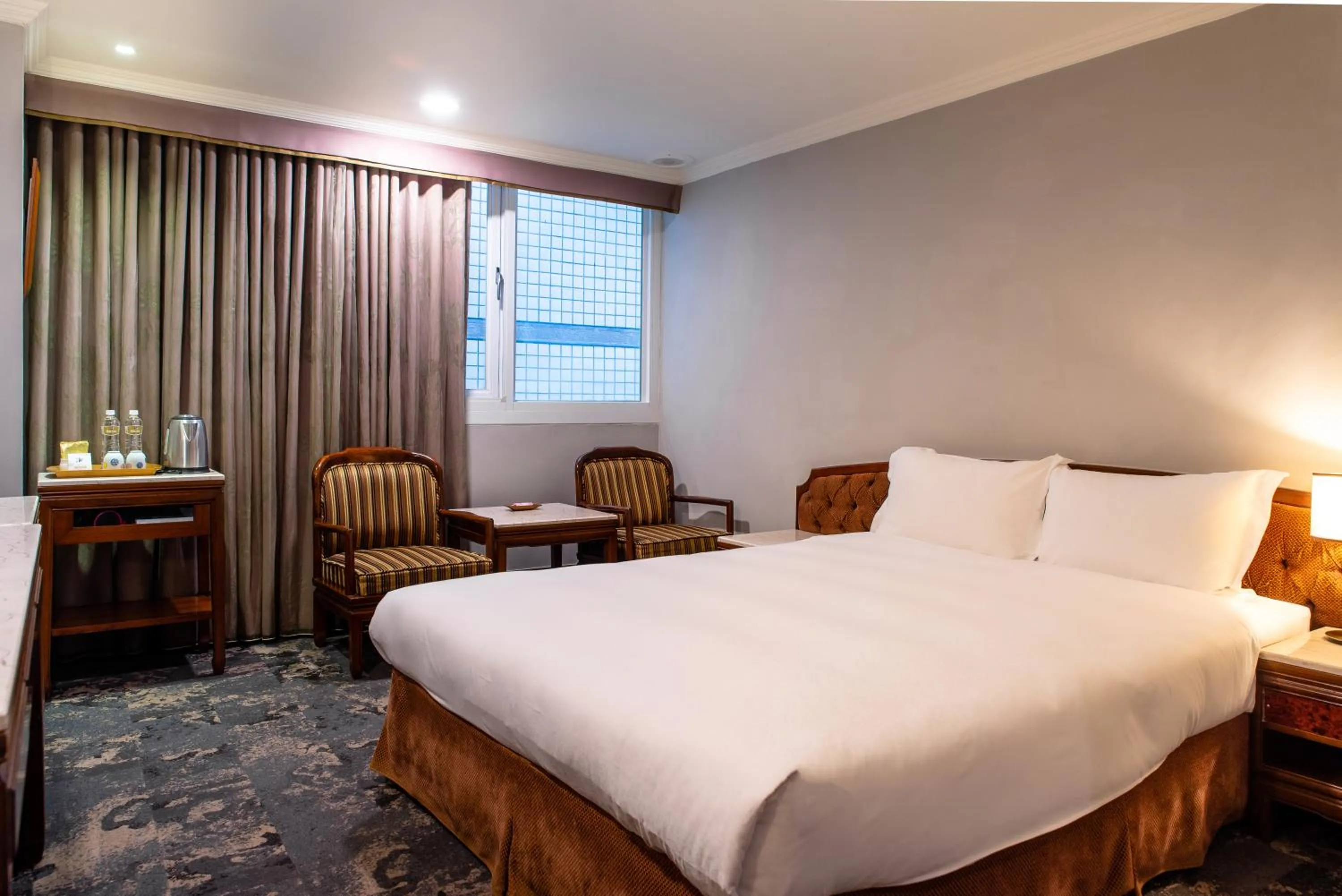 Bed in Chiayi King Hotel