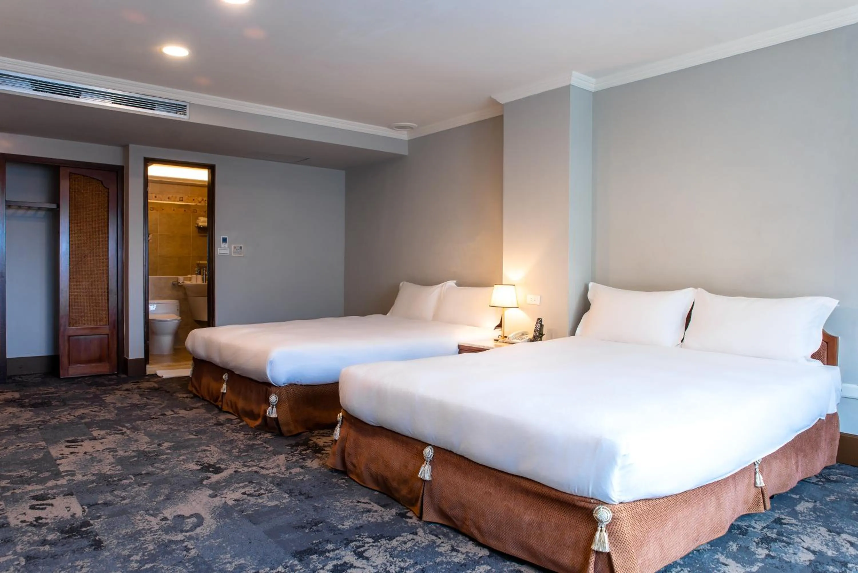 Bed in Chiayi King Hotel