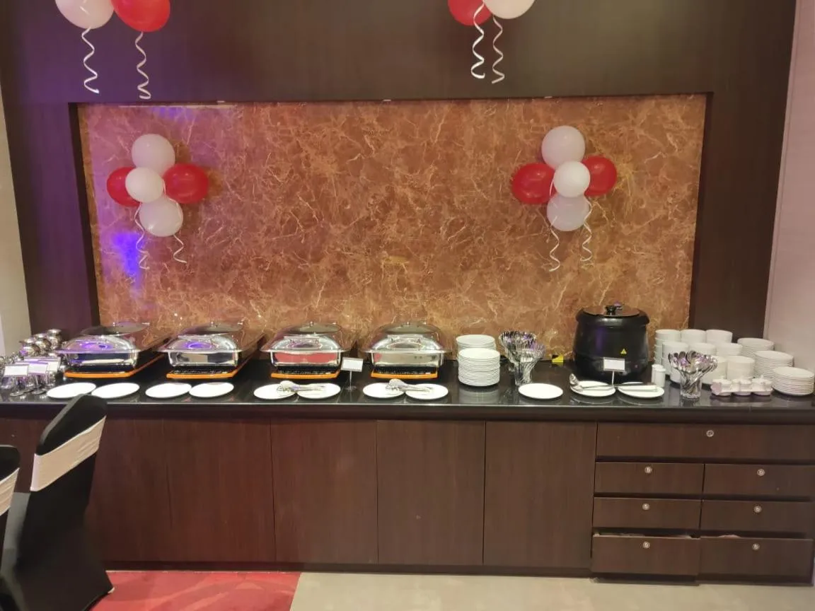 Restaurant/places to eat in The Onyx Hotel