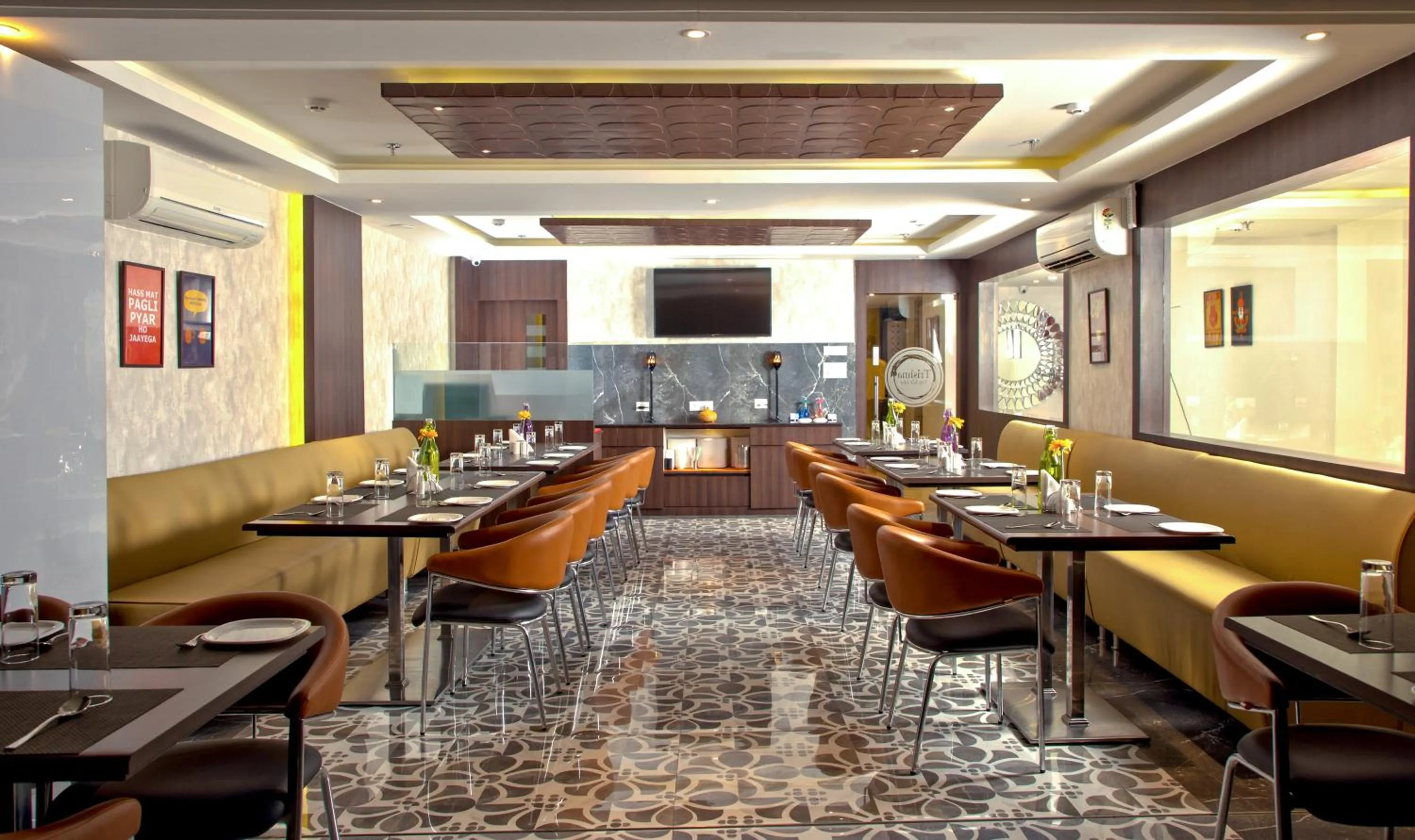 Restaurant/places to eat in The Onyx Hotel